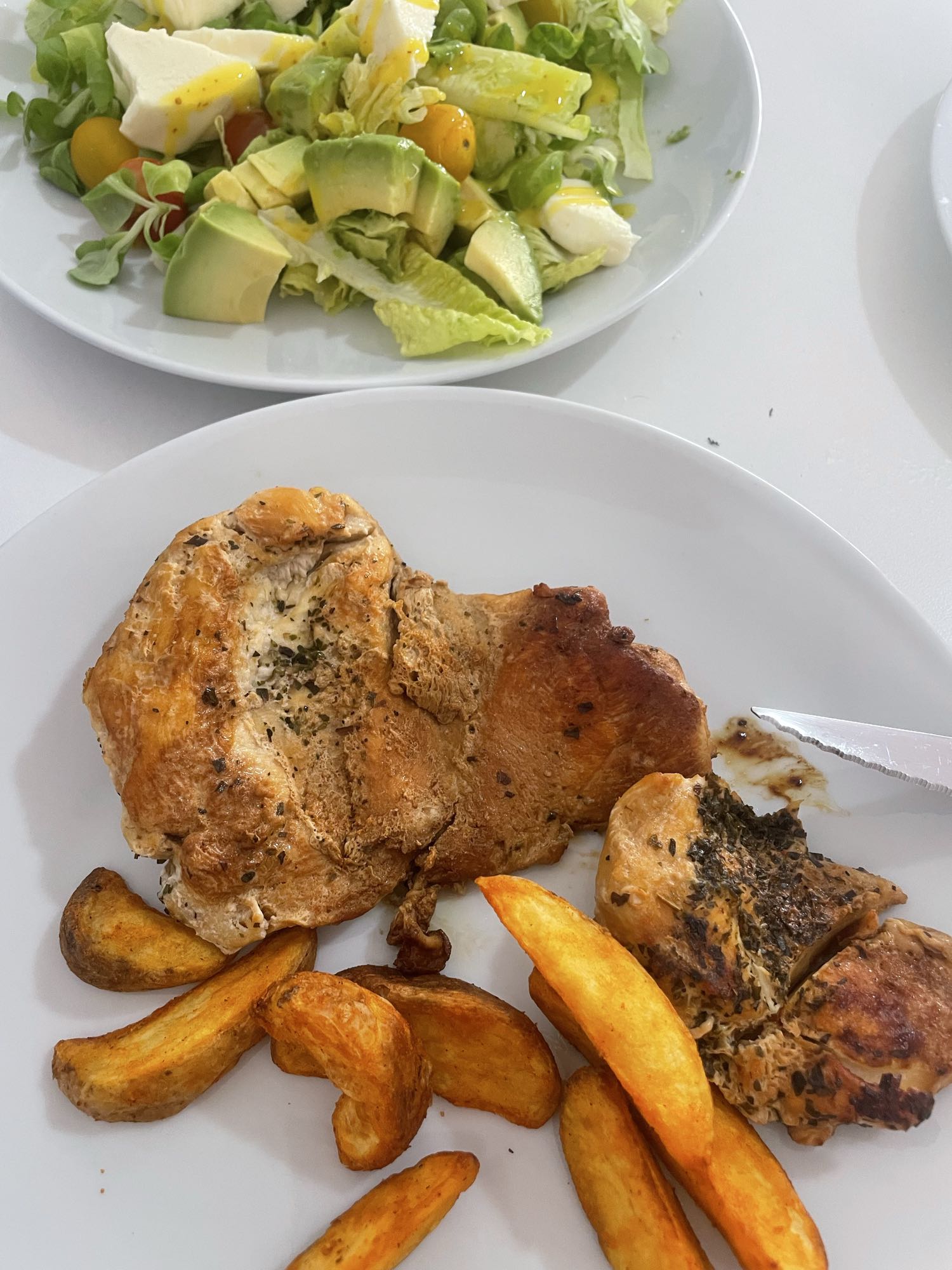 Pollo con ensalada mixta