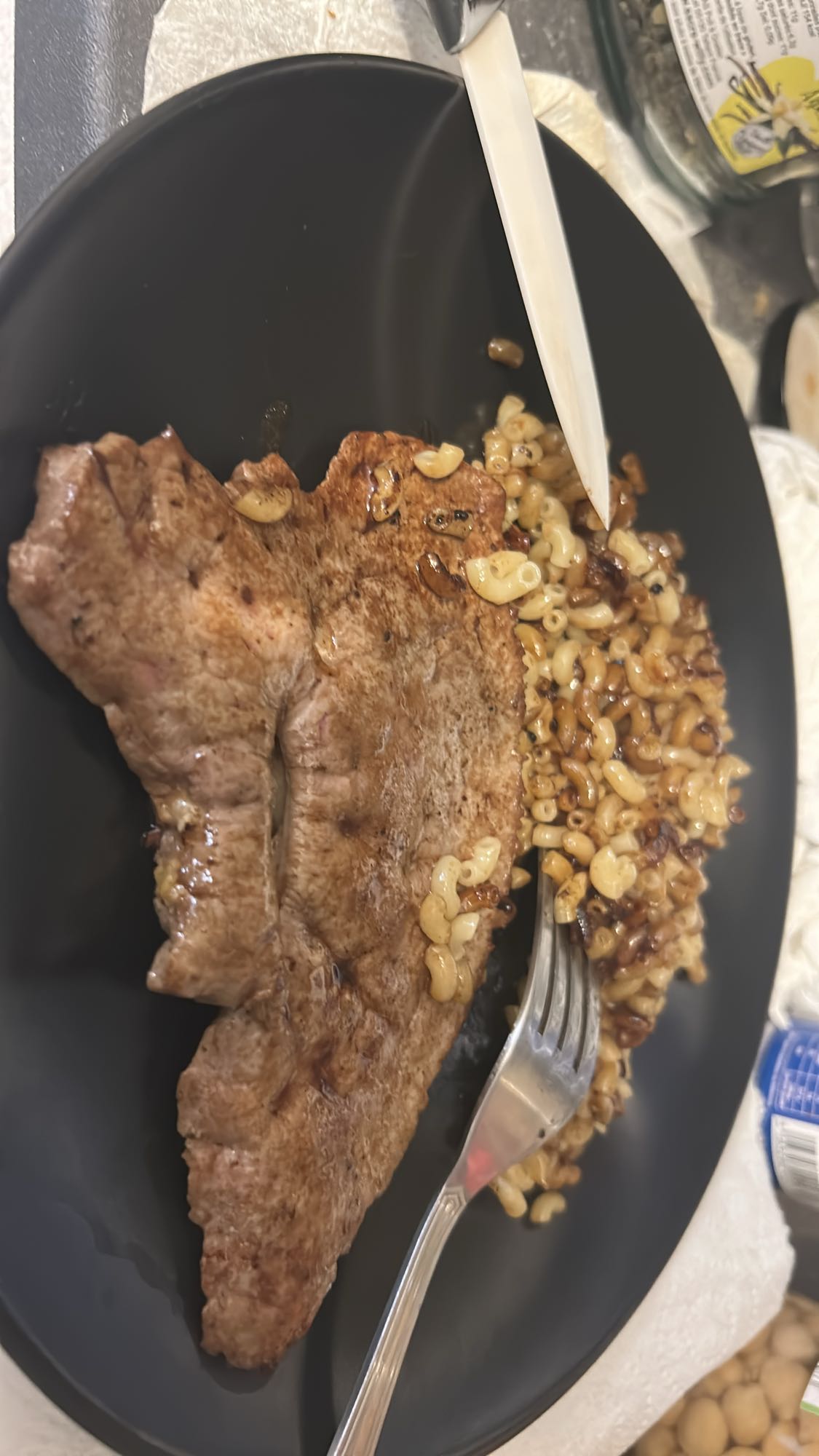 Foie de veau et coquillettes dans le jus de foie