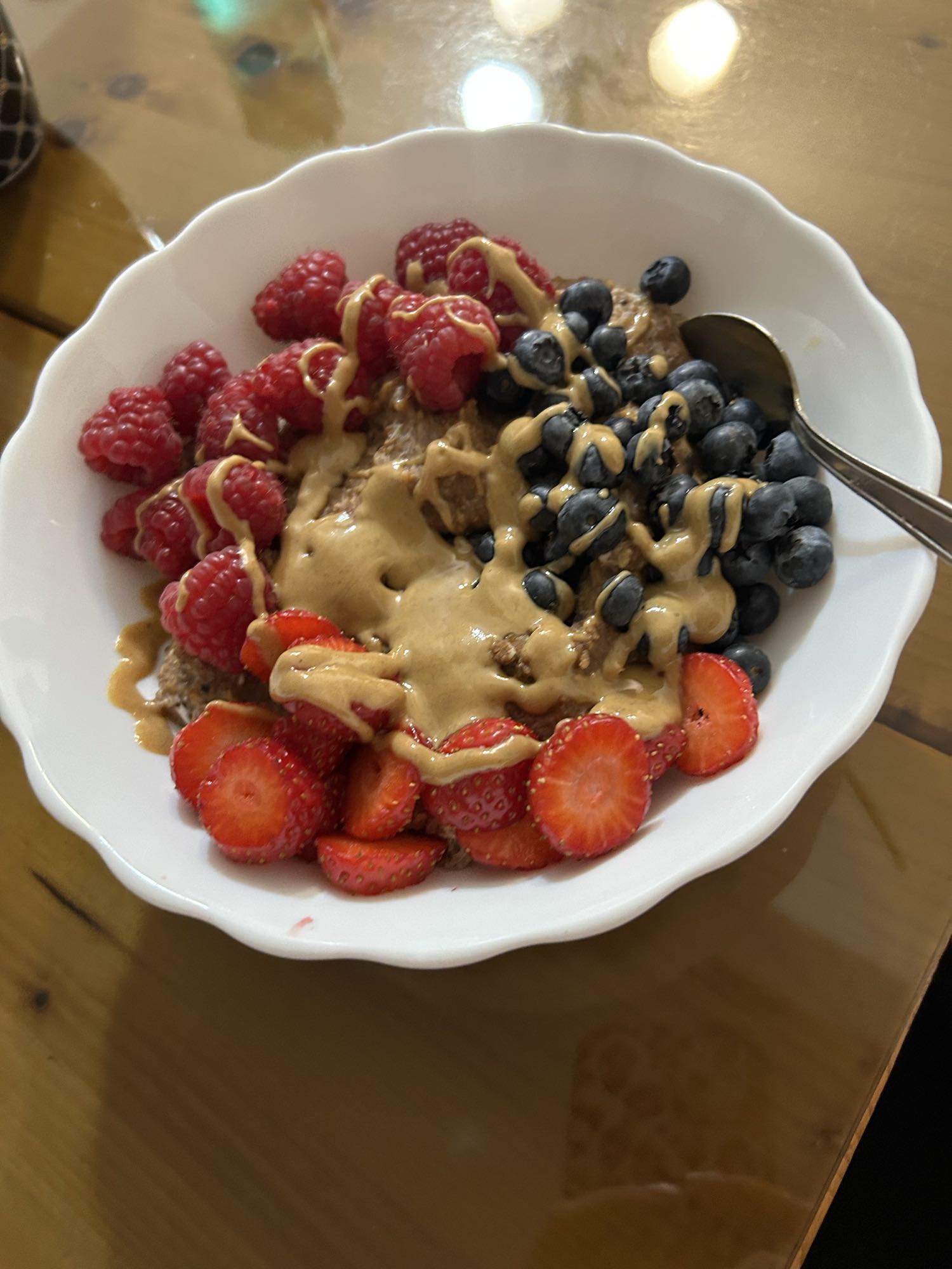 Terci de ovăz proteic cu fructe și ciocolată neagră