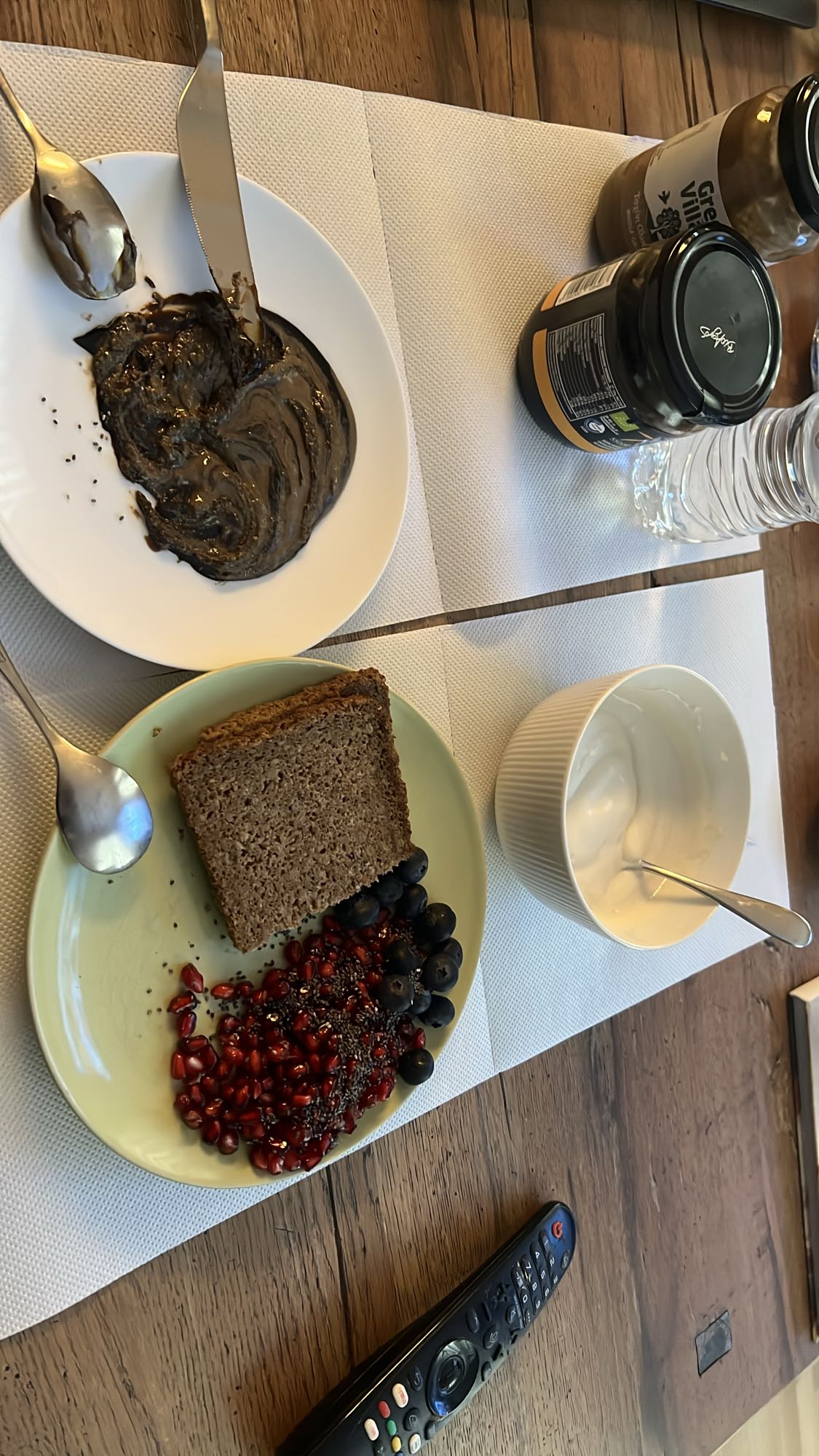 Πρωινό με γιαούρτι και φρούτα