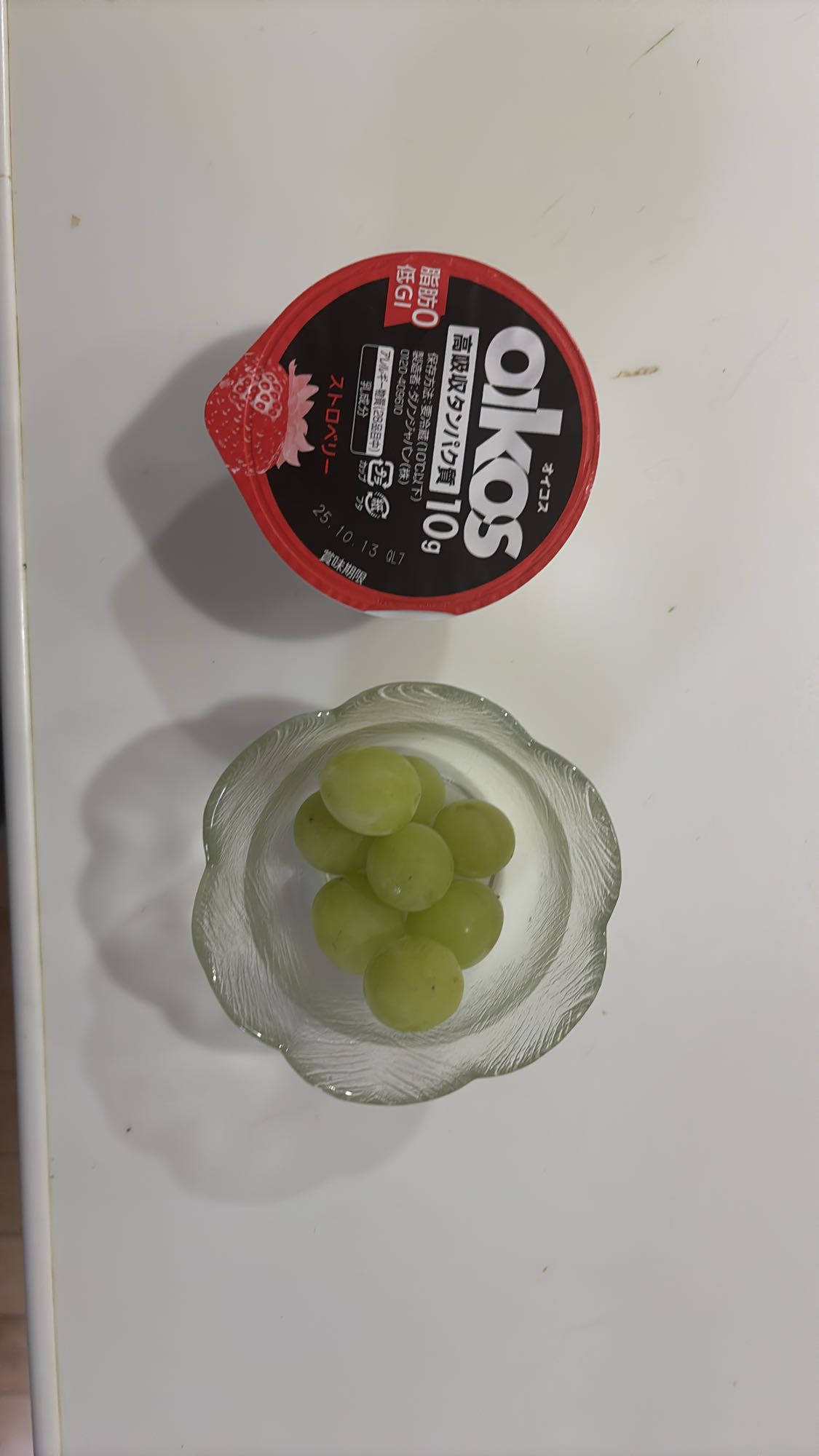 ヨーグルトとぶどう