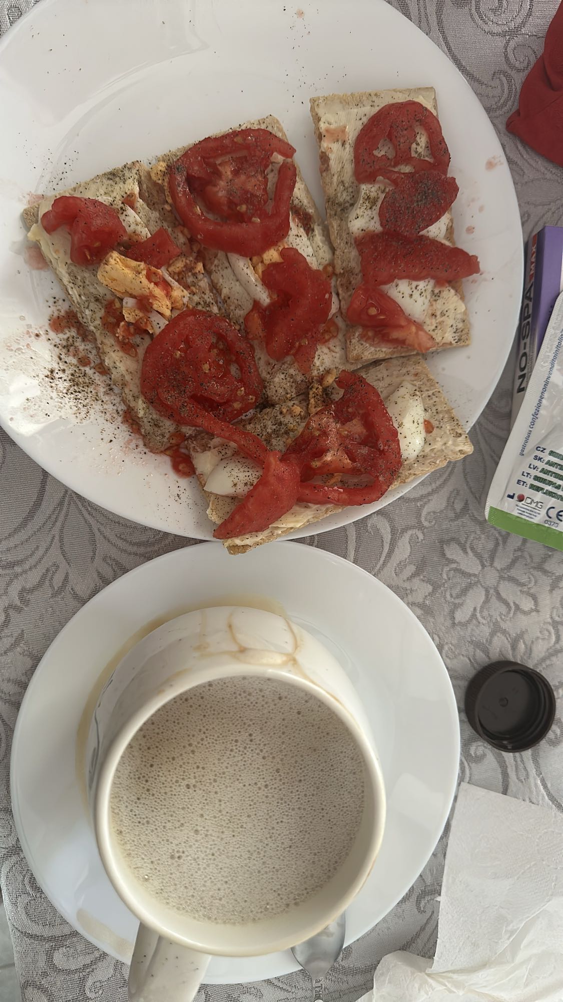 Chrupkie kanapki z jajkiem i kawa