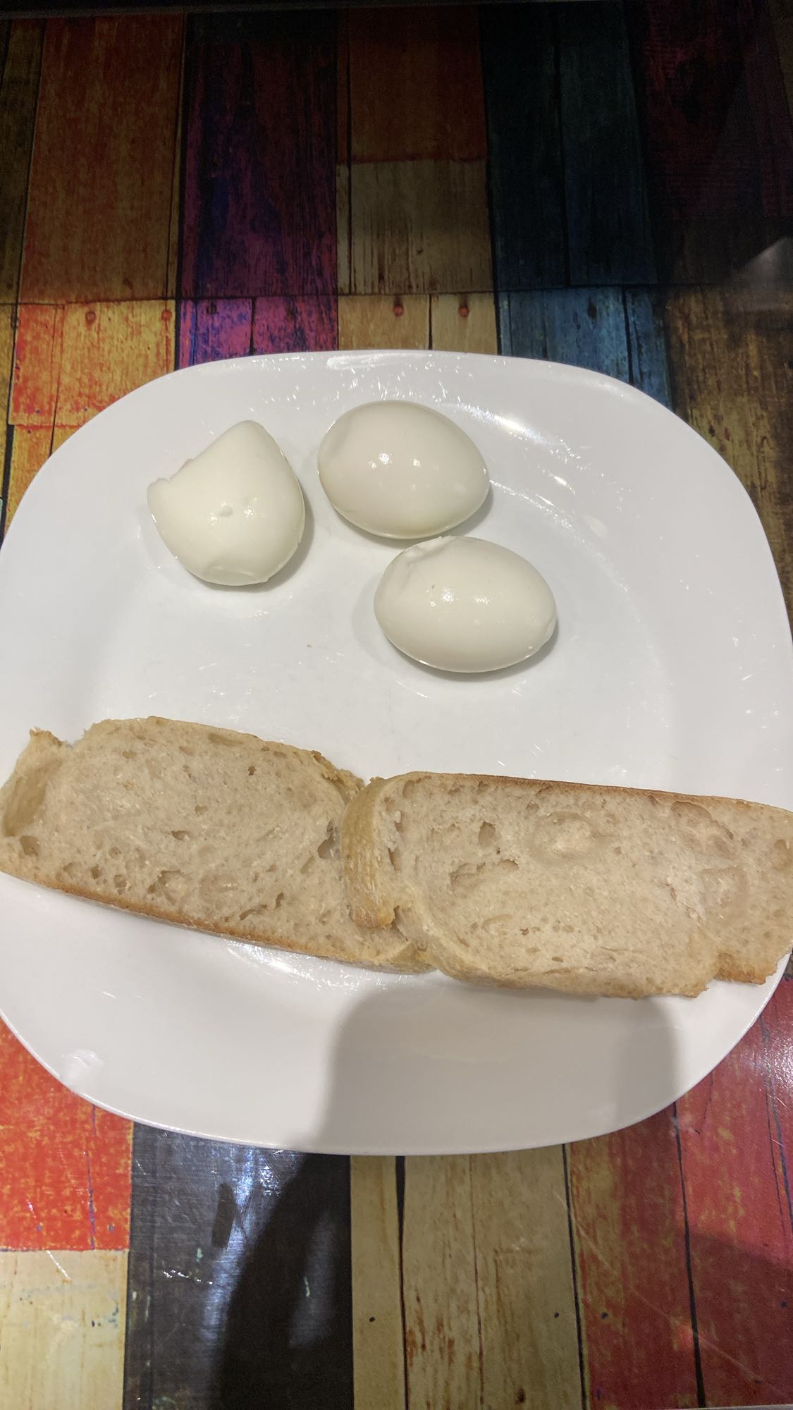 Haşlanmış Yumurta ve Ekmek