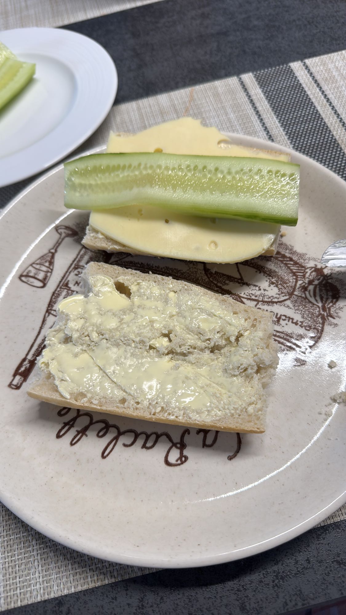 Käse-Gurke-Sandwich