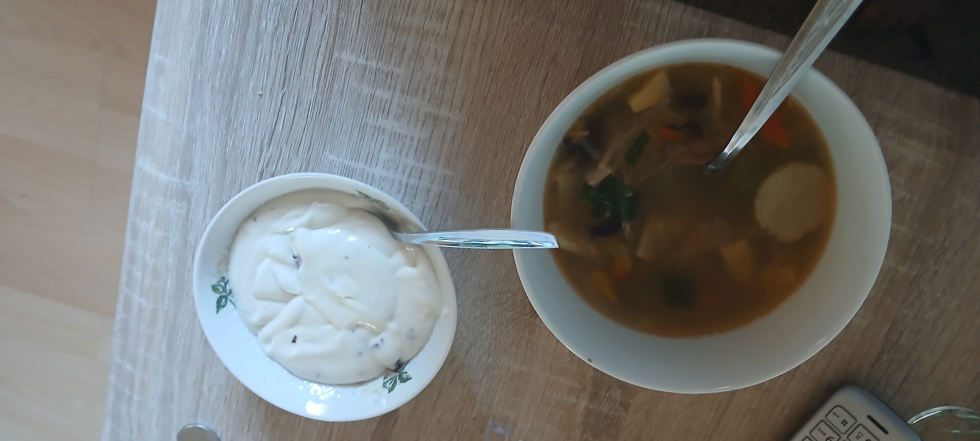 Groentesoep en yoghurt