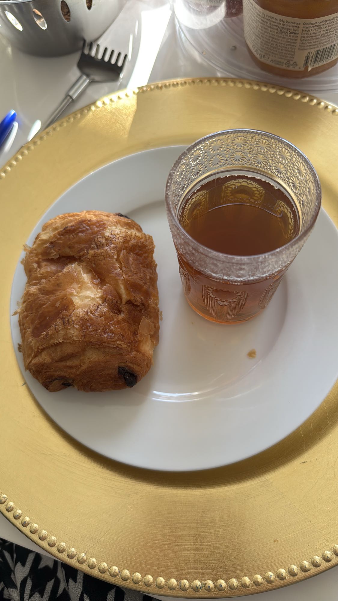 Chocoladebroodje en thee