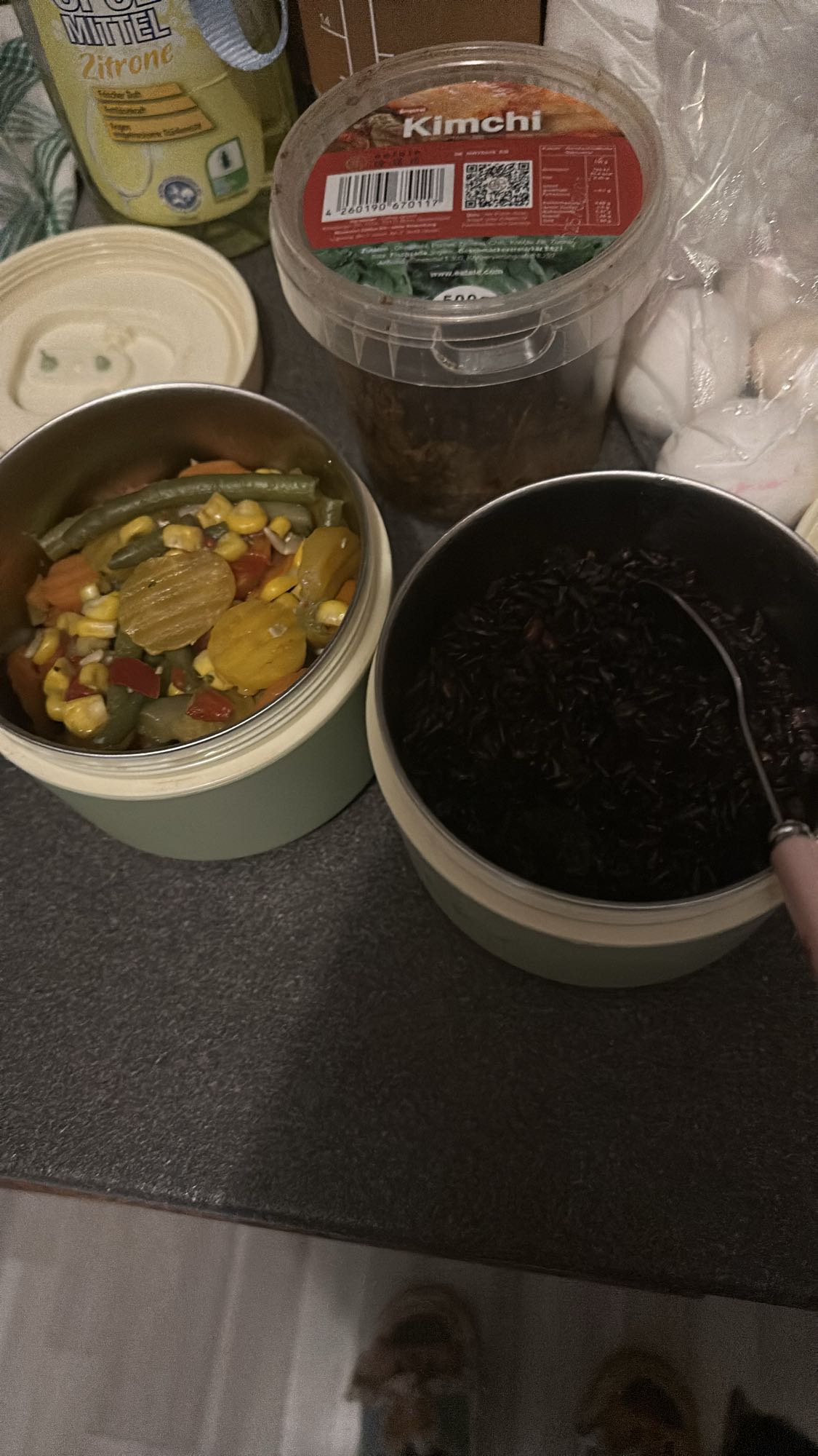 Gemüse mit schwarzem Reis