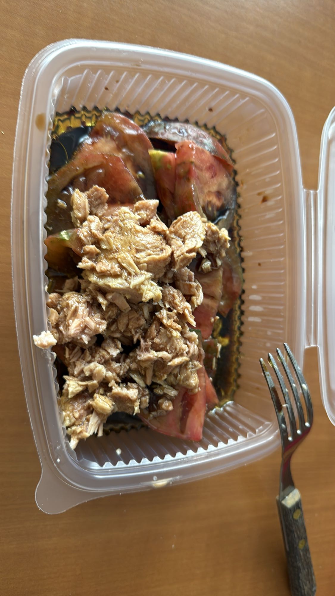 Ensalada de atún y tomate