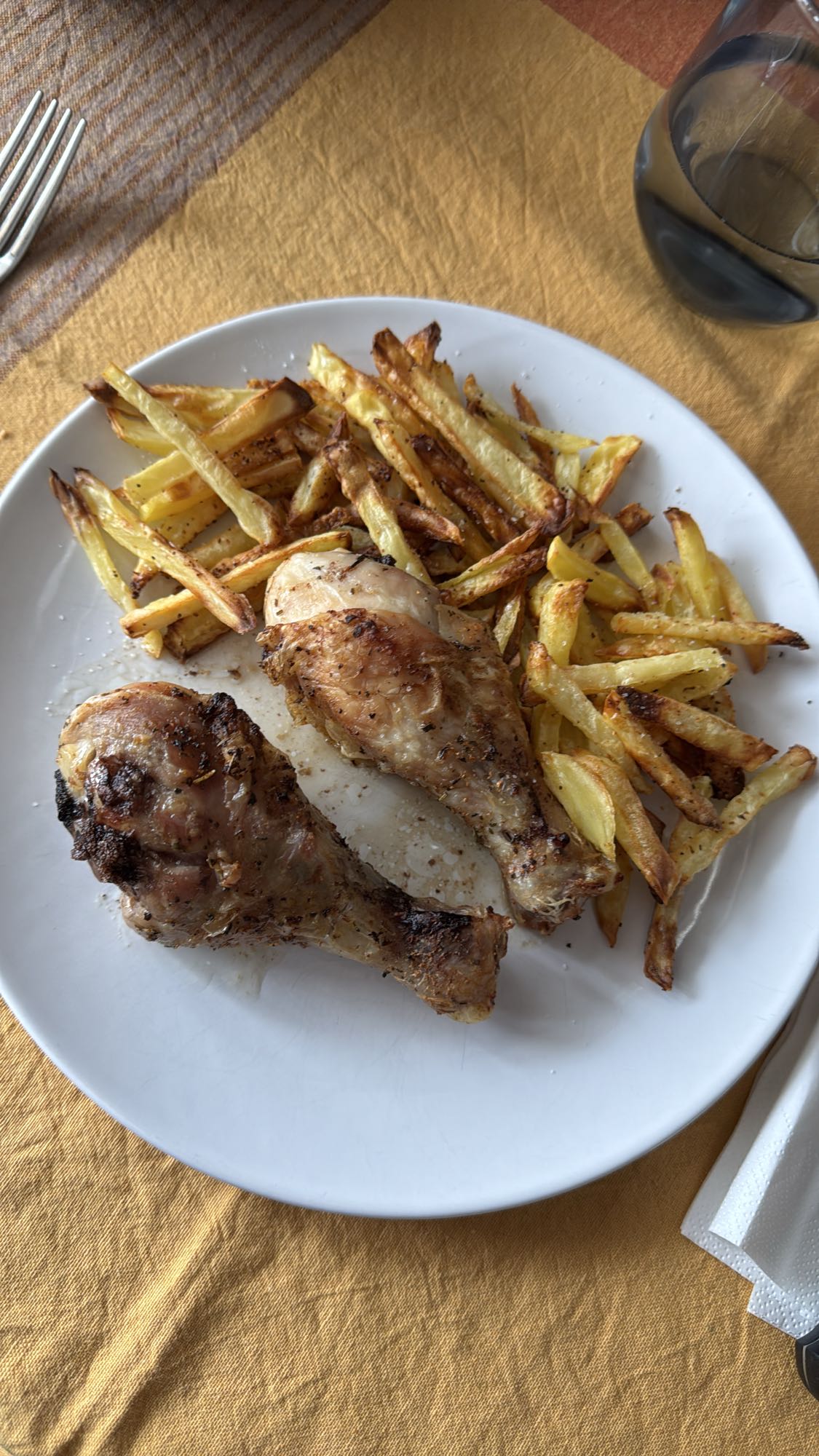 Muslos con papas fritas