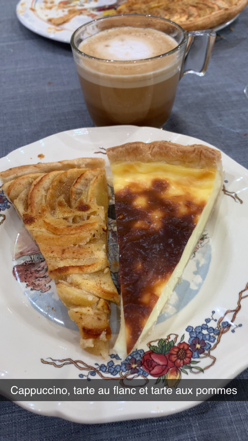 Tarte et cappuccino
