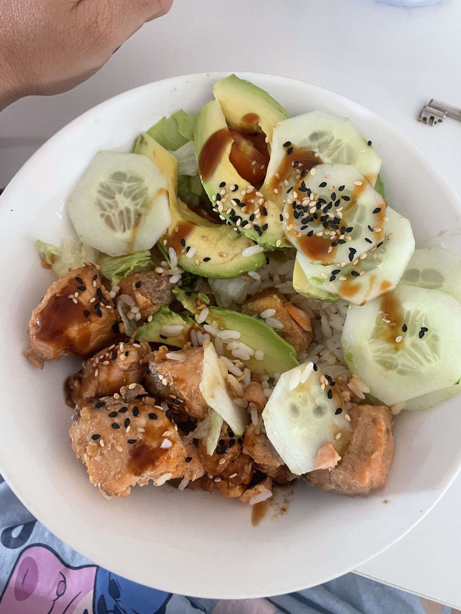 Bowl de salmón y aguacate