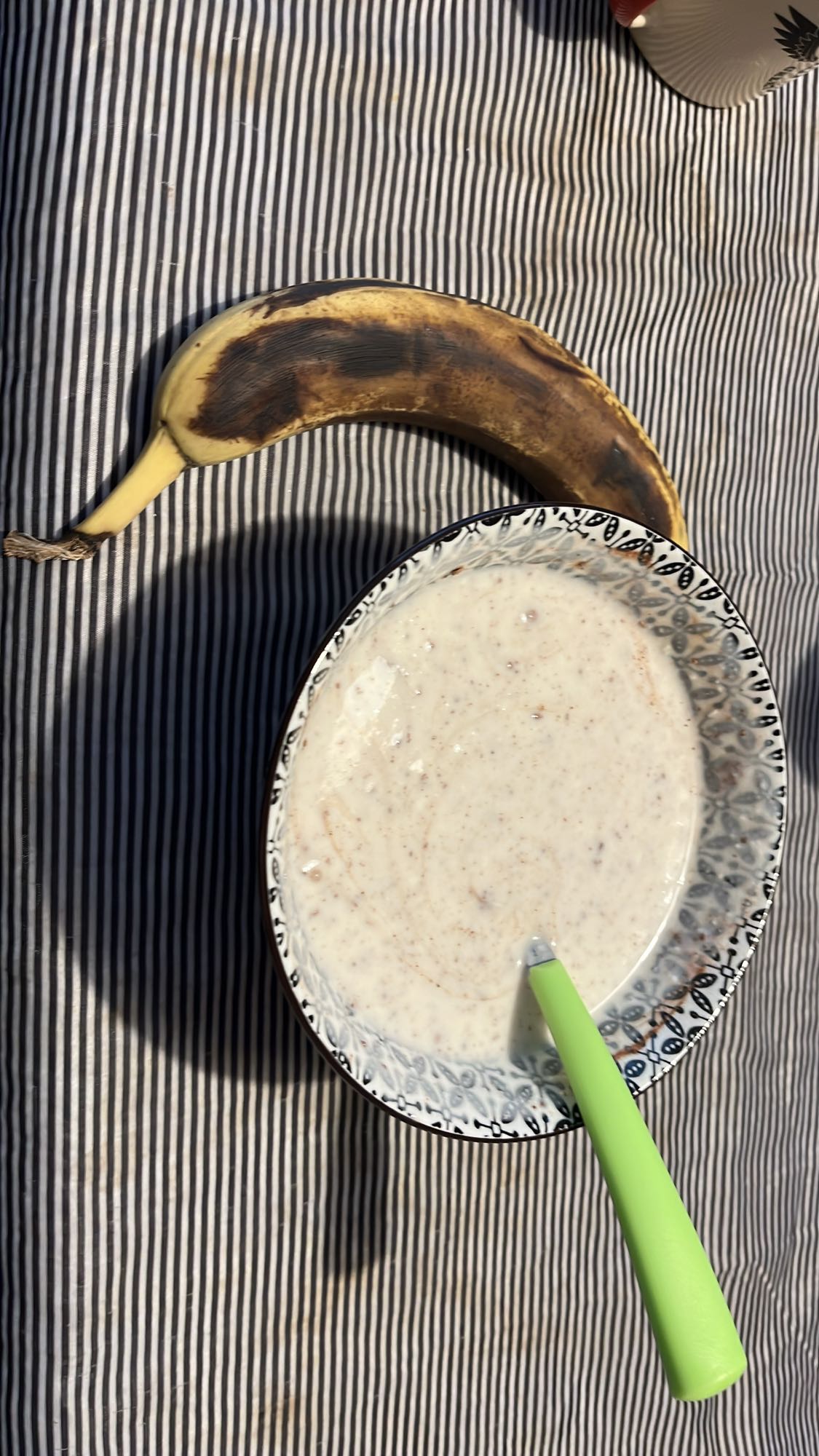 Бананова каша с кисело мляко