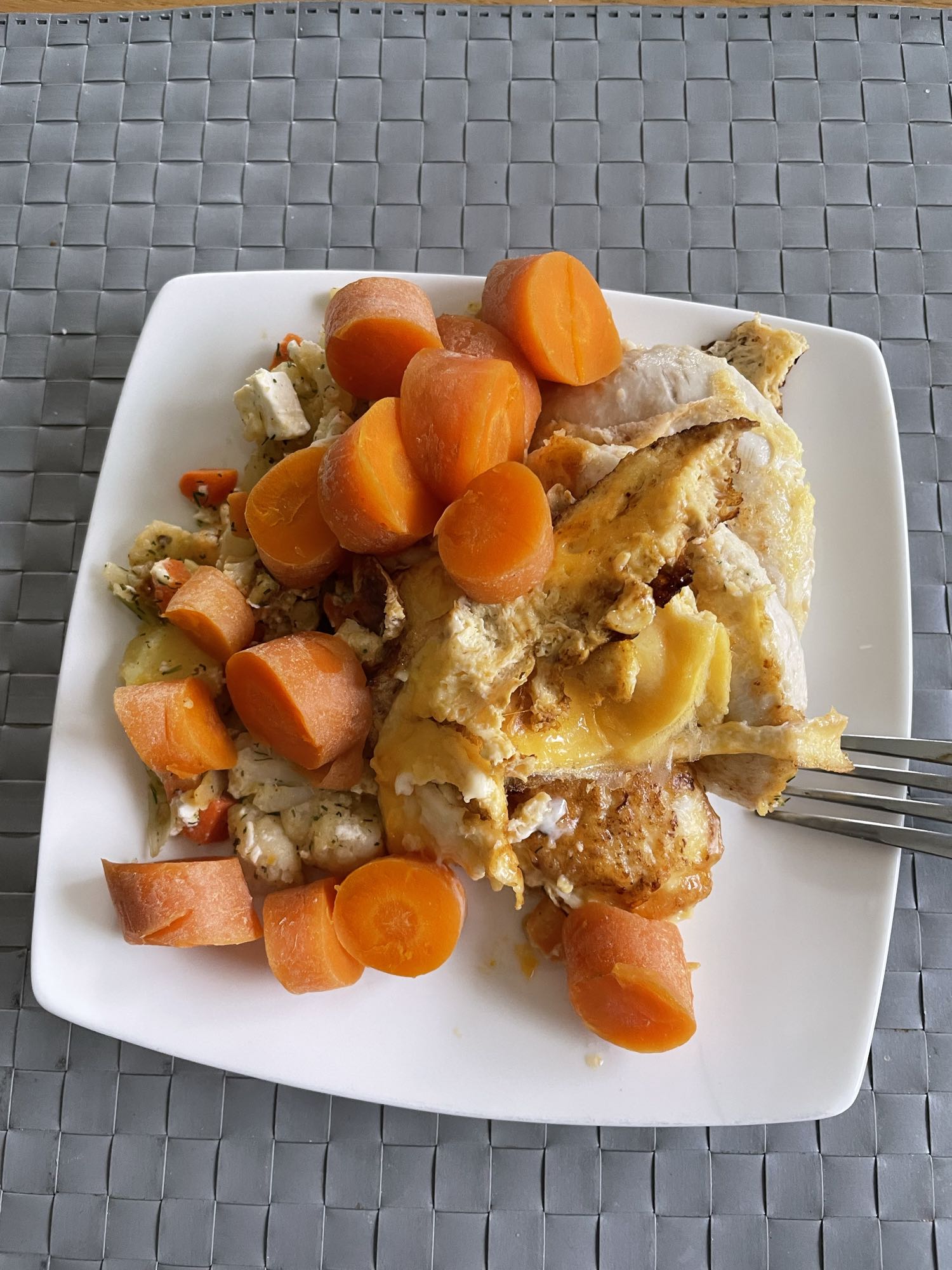 Kurczak z marchewką i jajkiem