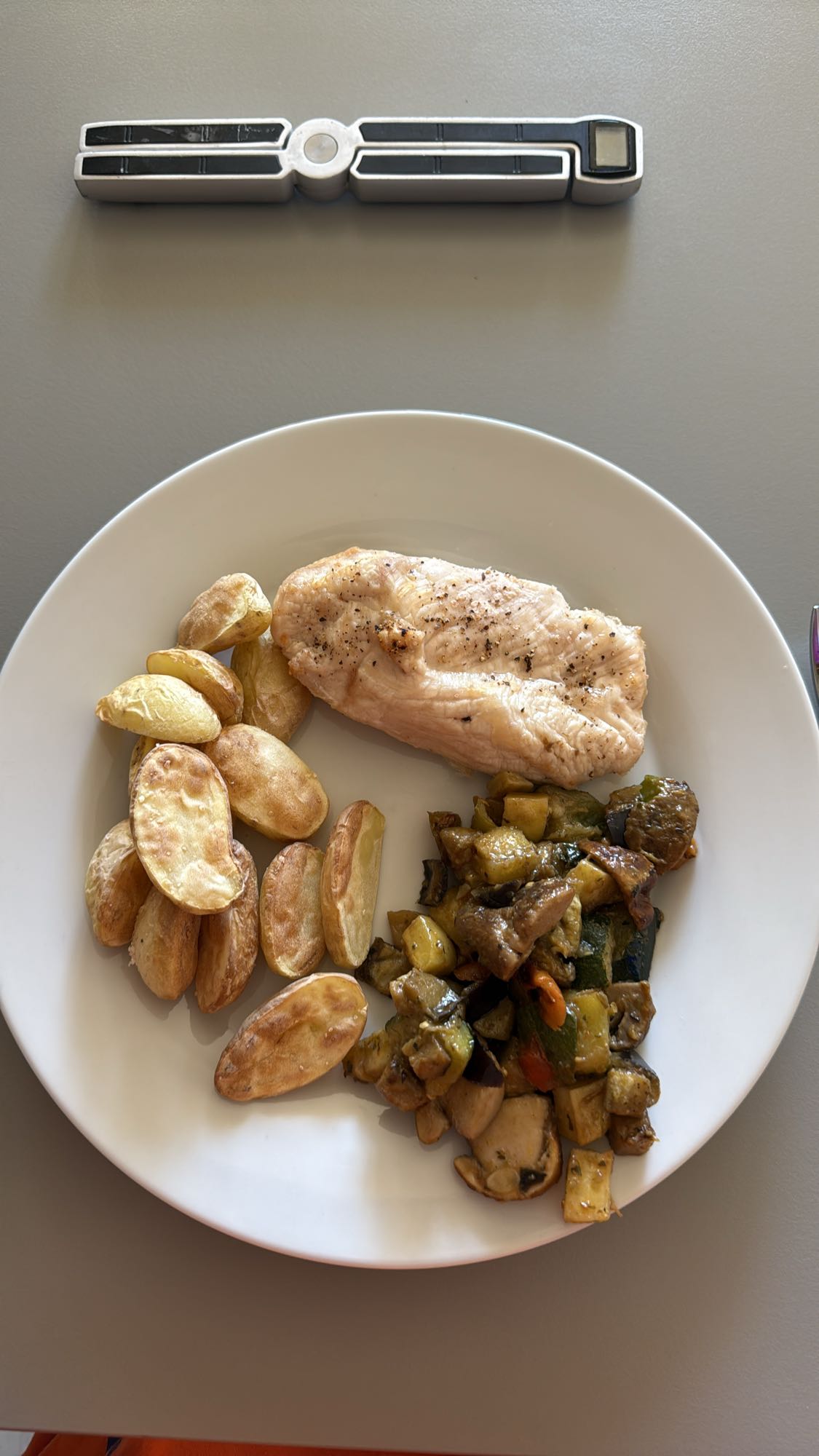 Piept de pui cu legume