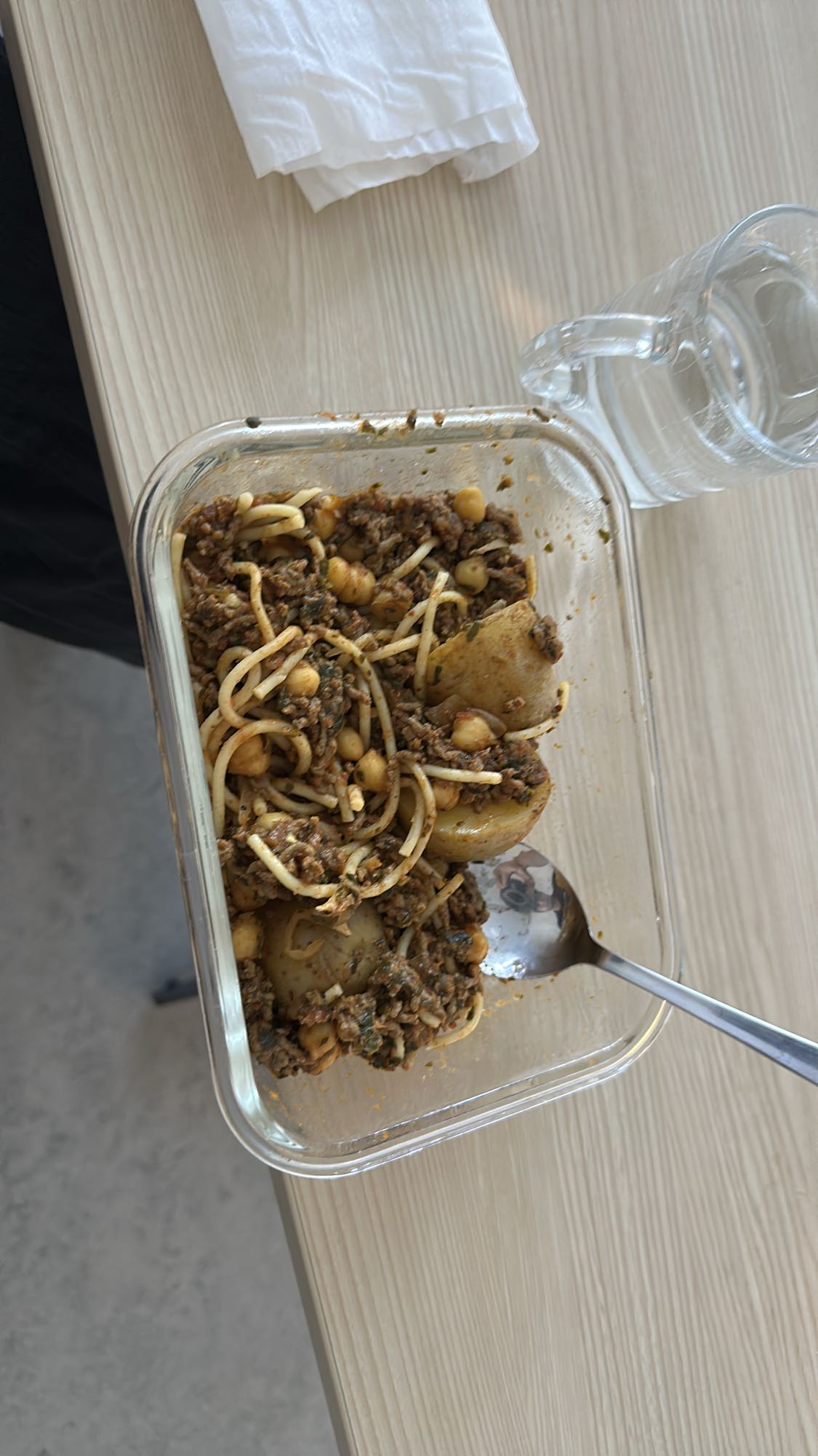 Köttfärs med pasta och kikärtor