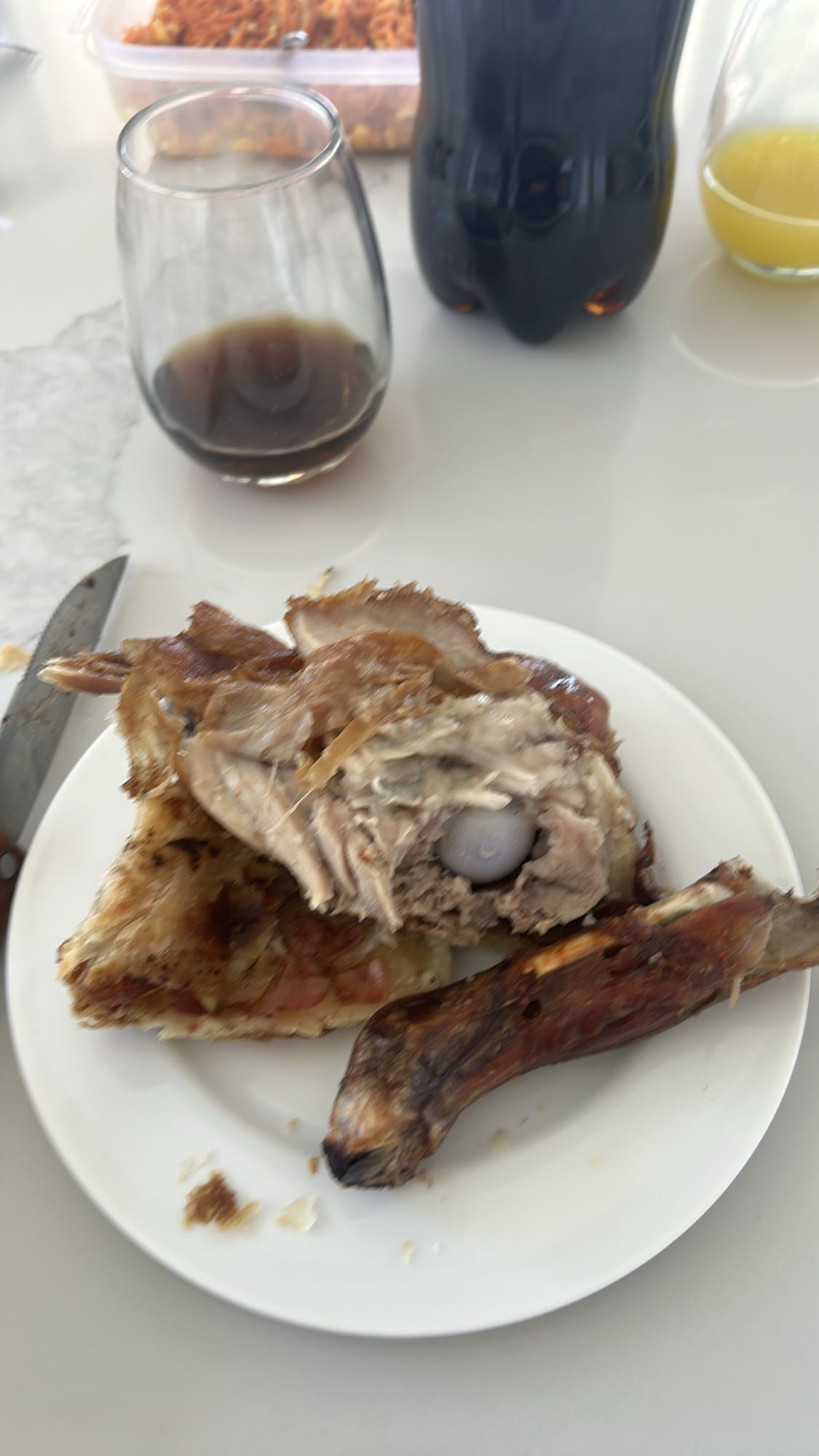 cordero con pan y refresco