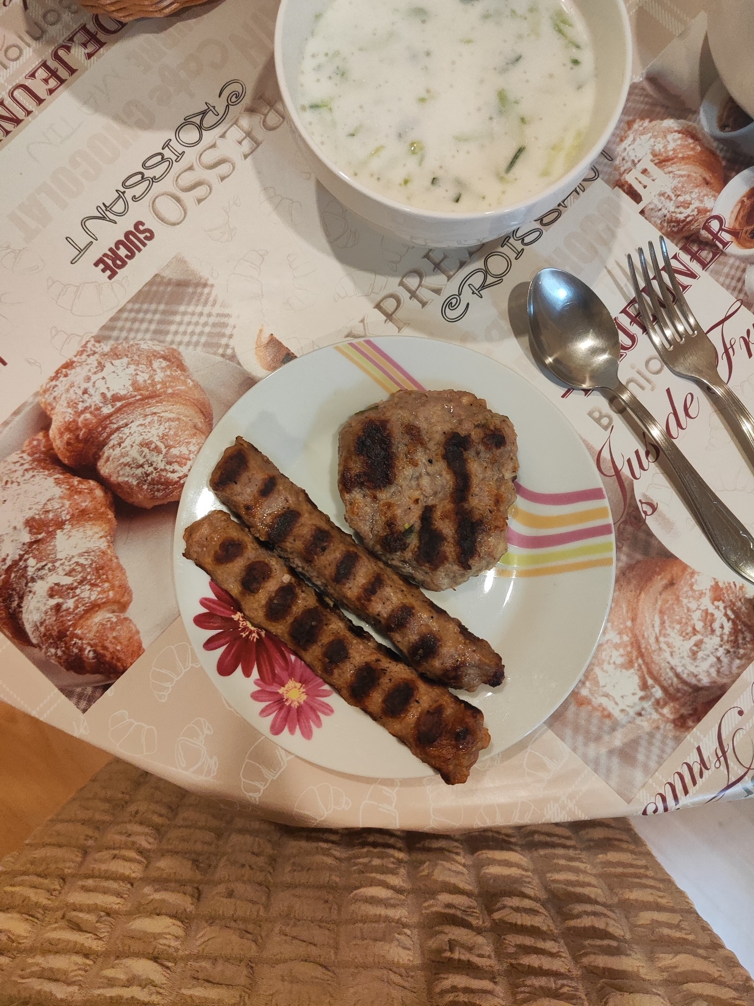 Grilled meat with yogurt soup