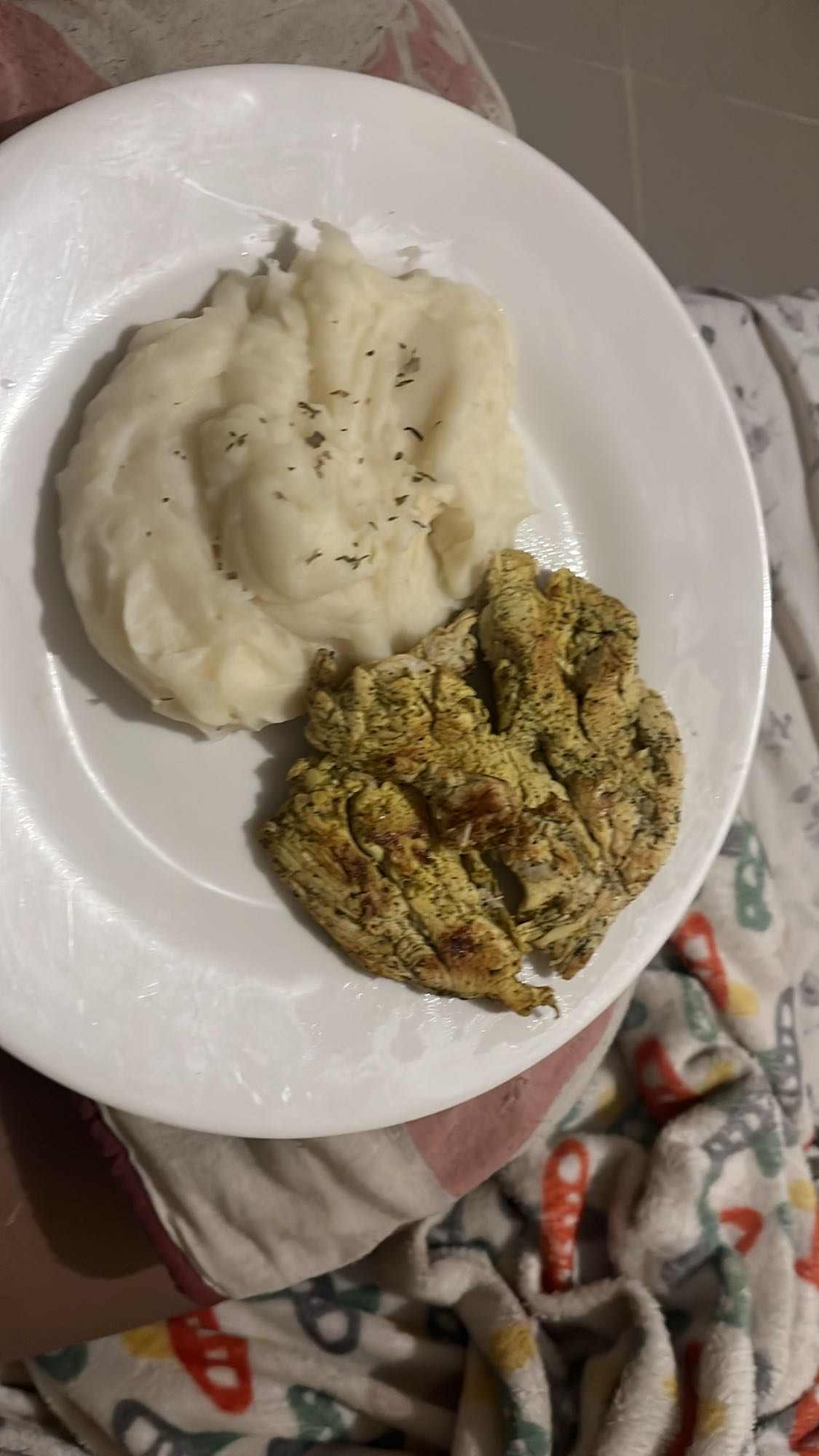 Puré y pollo a las hierbas