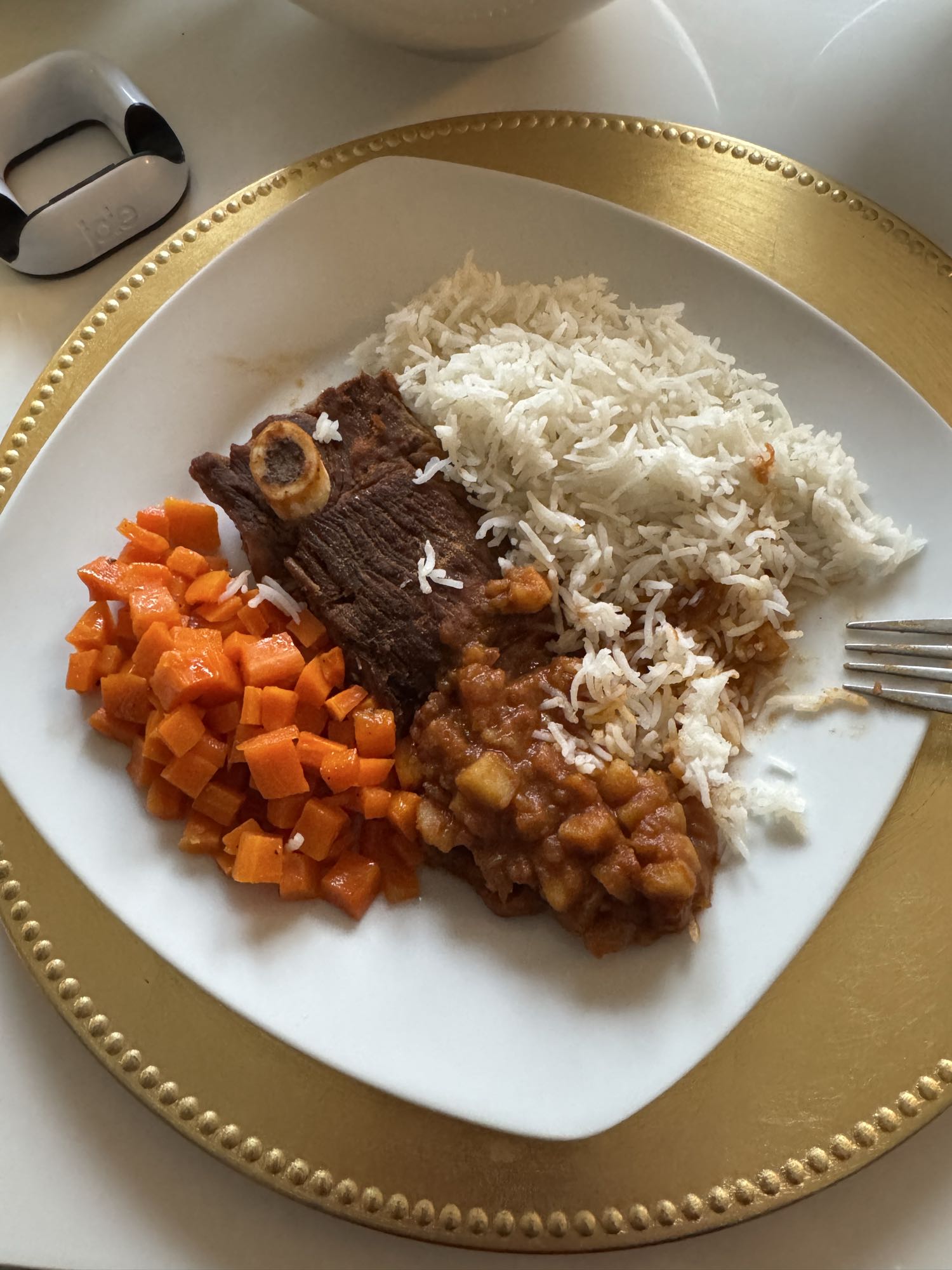 Rijst met rundvlees en wortel