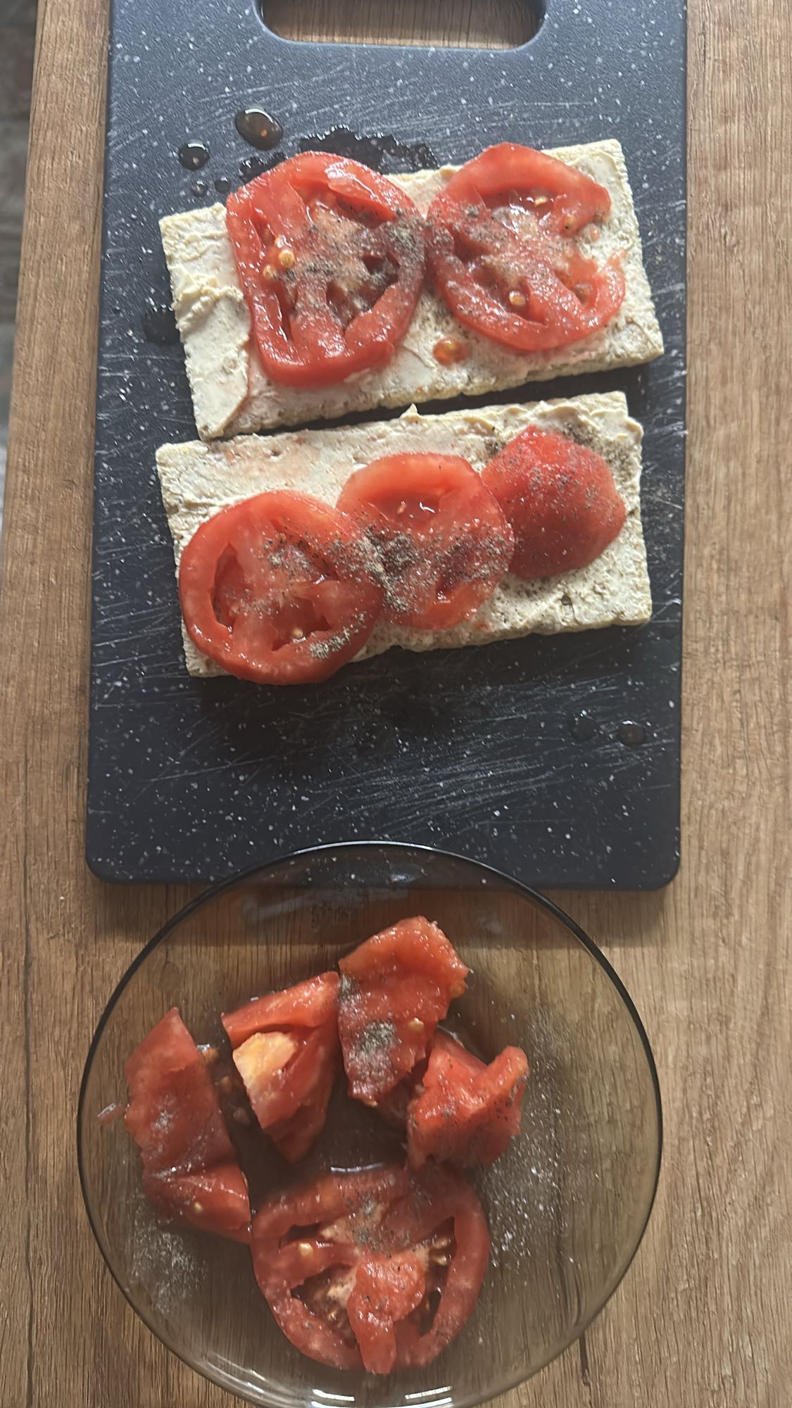 Wafle ryżowe z pomidorem