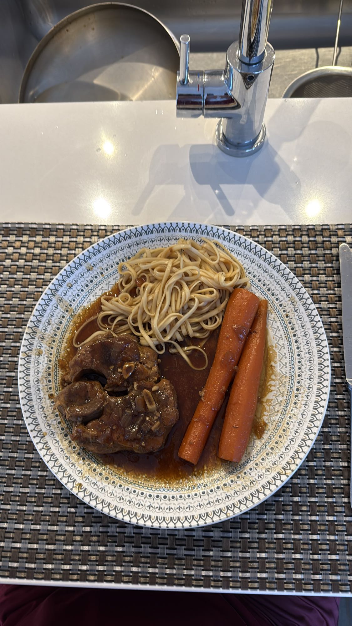Boeuf braisé, carottes, pâtes