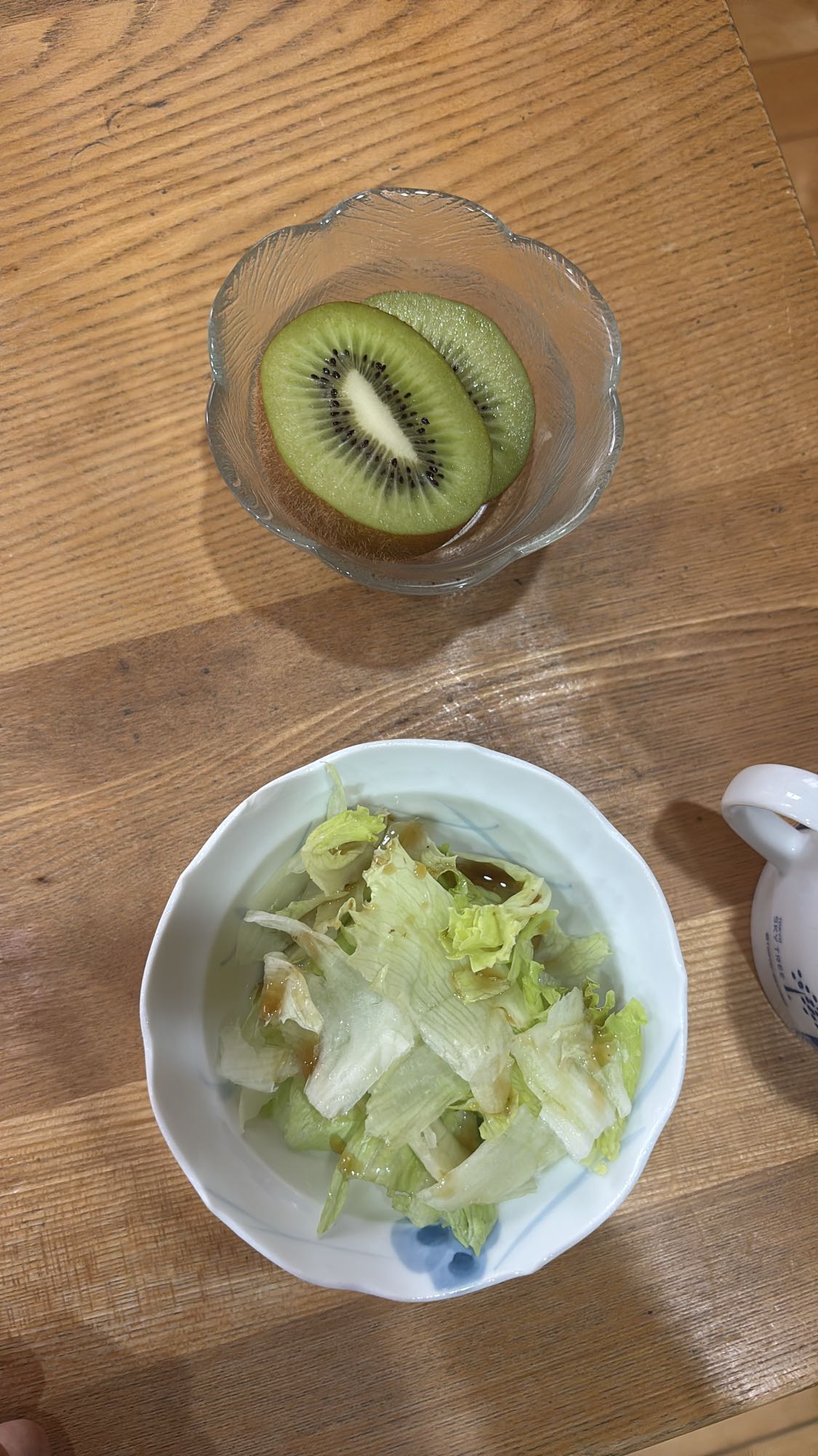 キウイとサラダ
