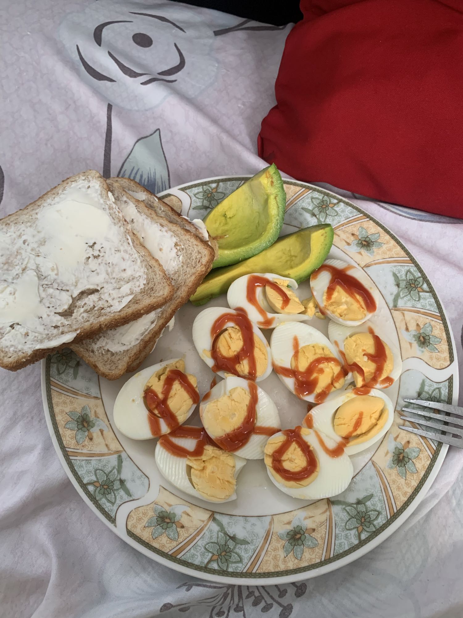 Desayuno con huevo y pan