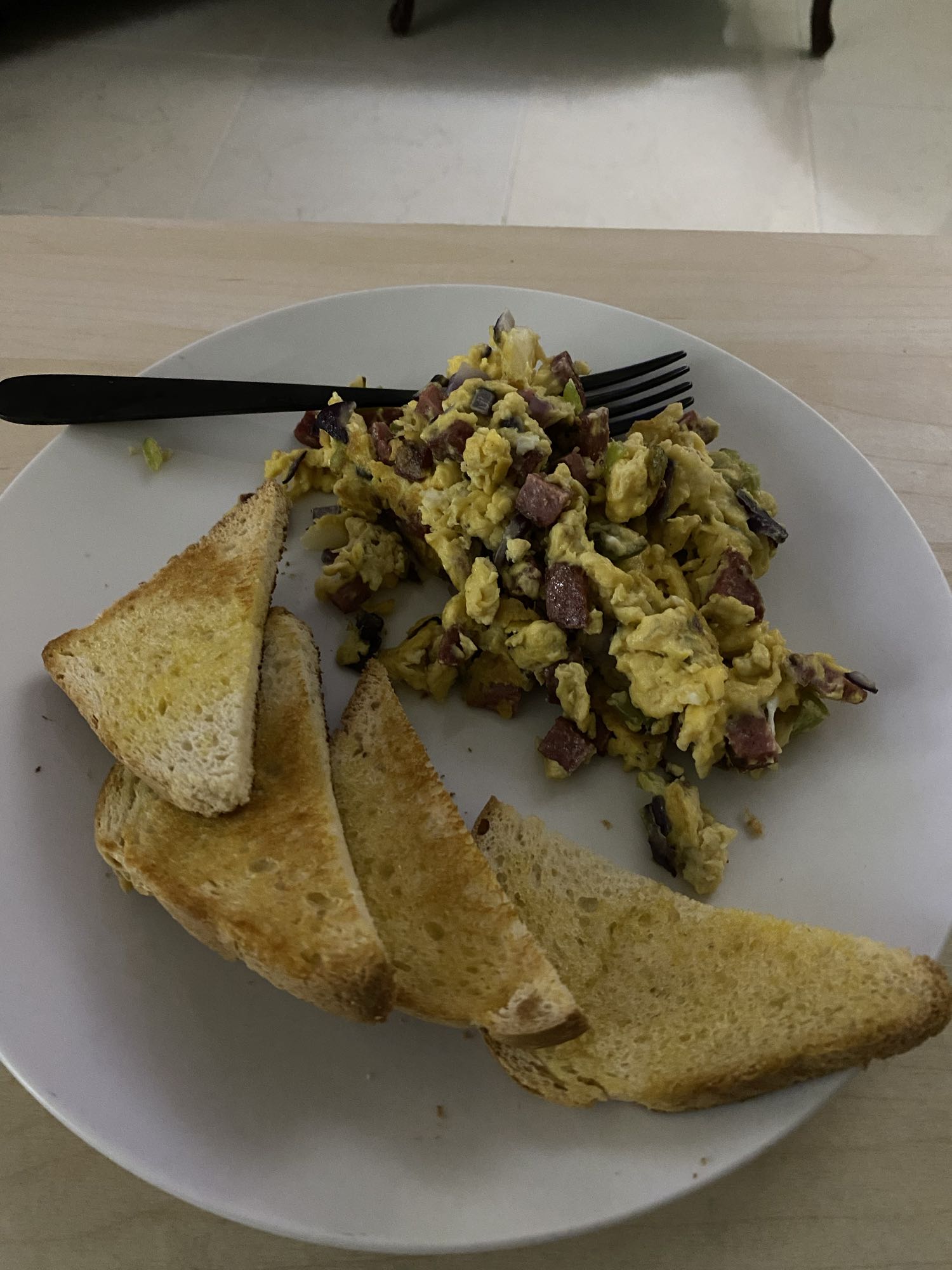 Huevos revueltos con pan