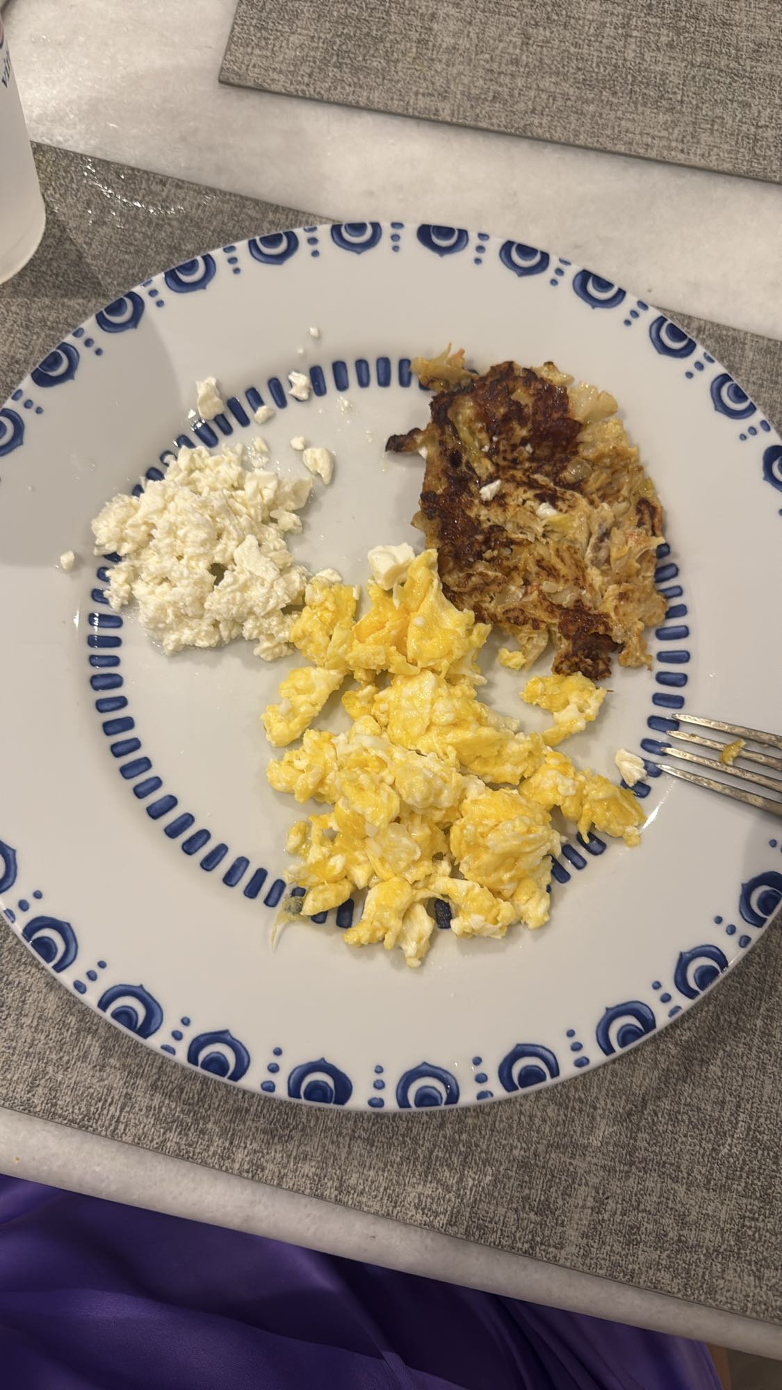 Desayuno con huevo y papa