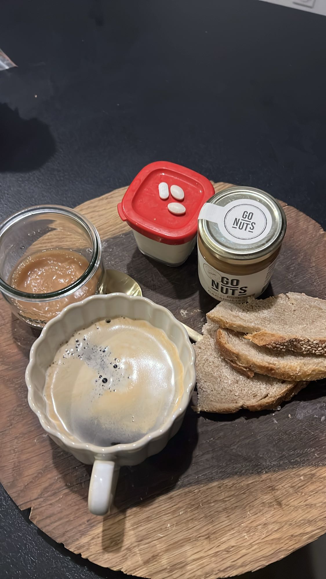 Petit-déjeuner pain et café