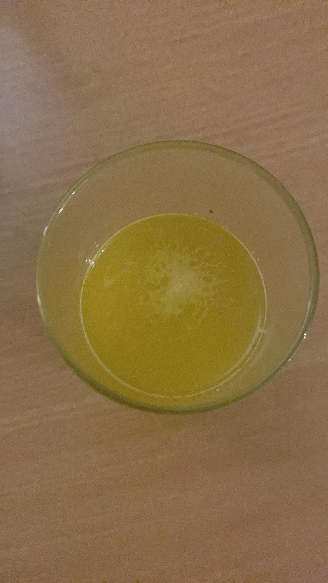 szklanka roztopionego masła