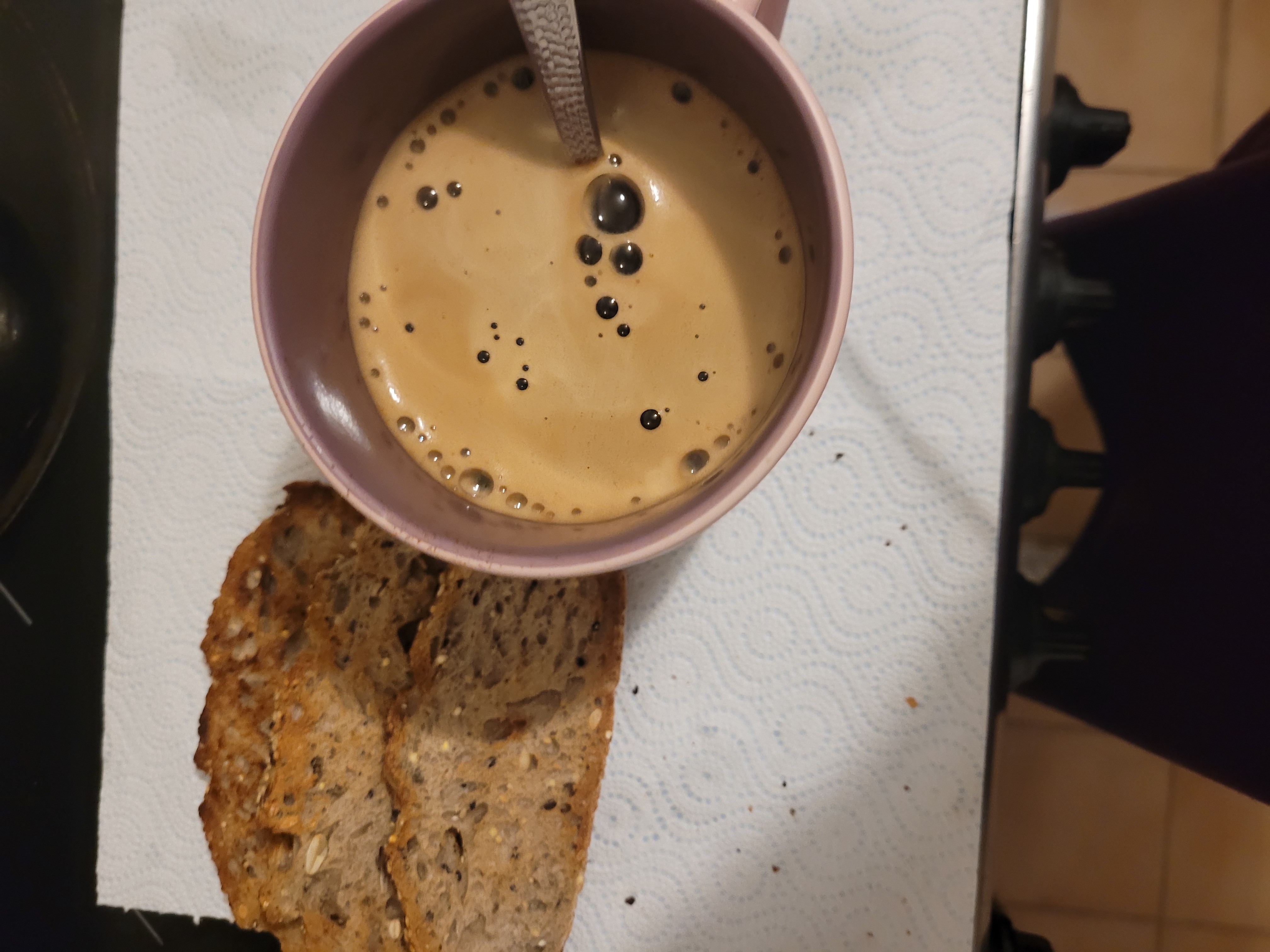 Café et pain aux céréales