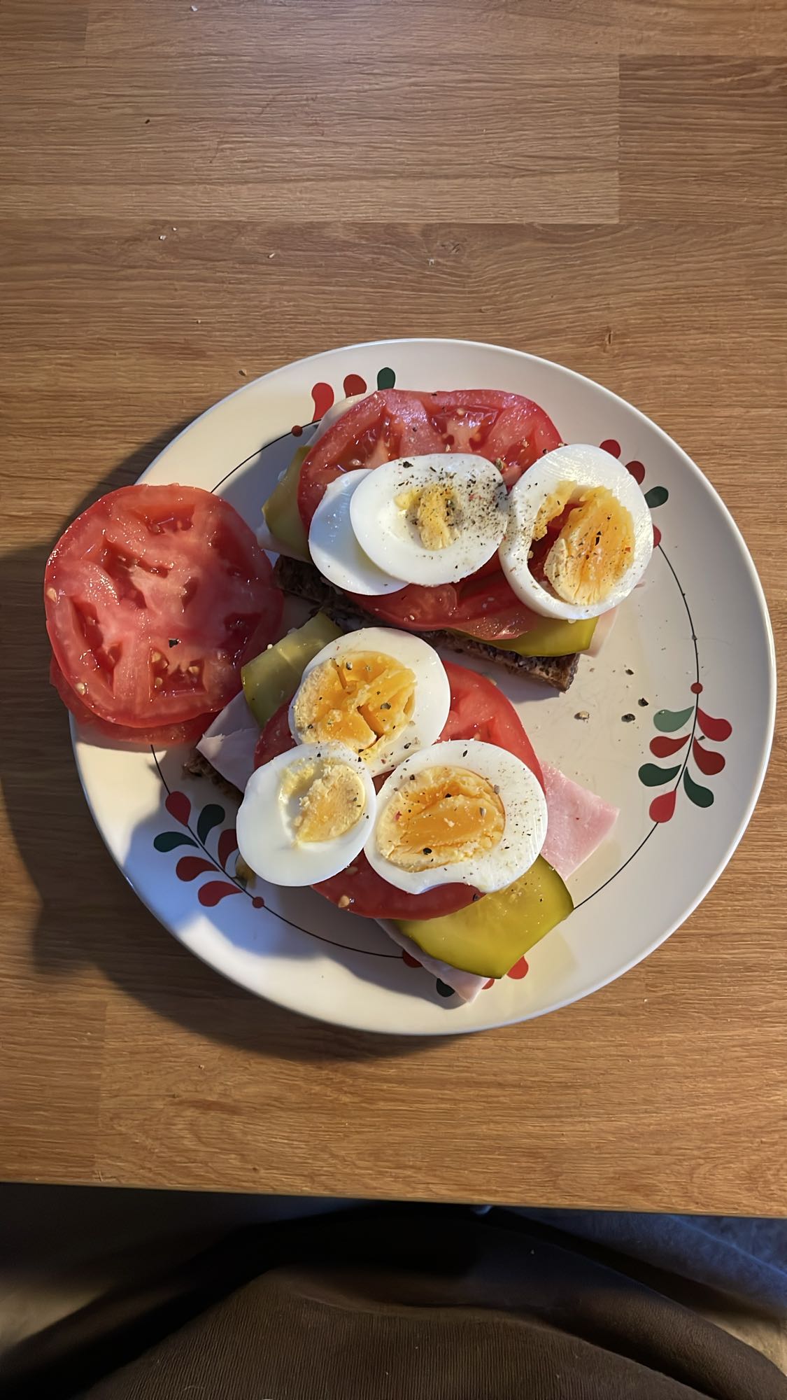 Kanapki z jajkiem i warzywami