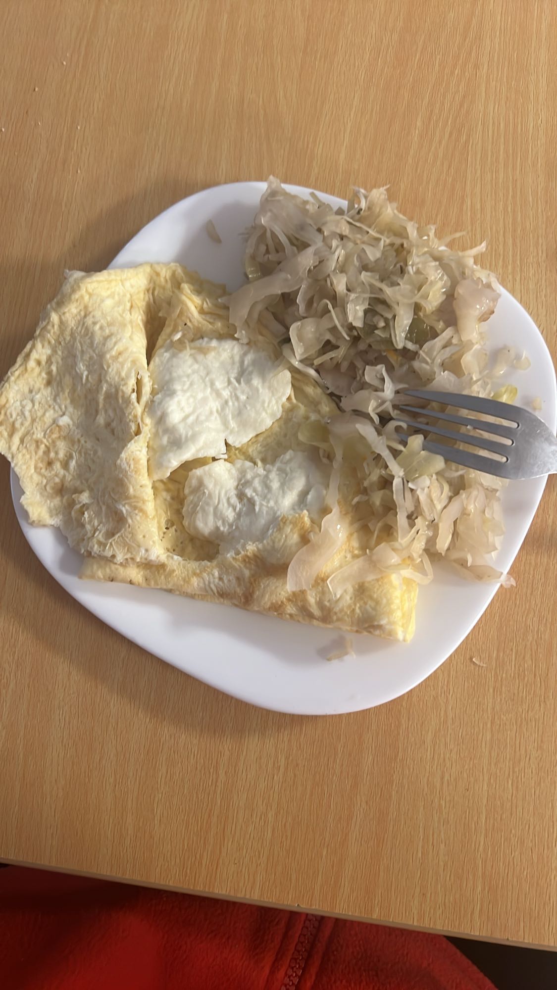 Omletă cu brânză și varză