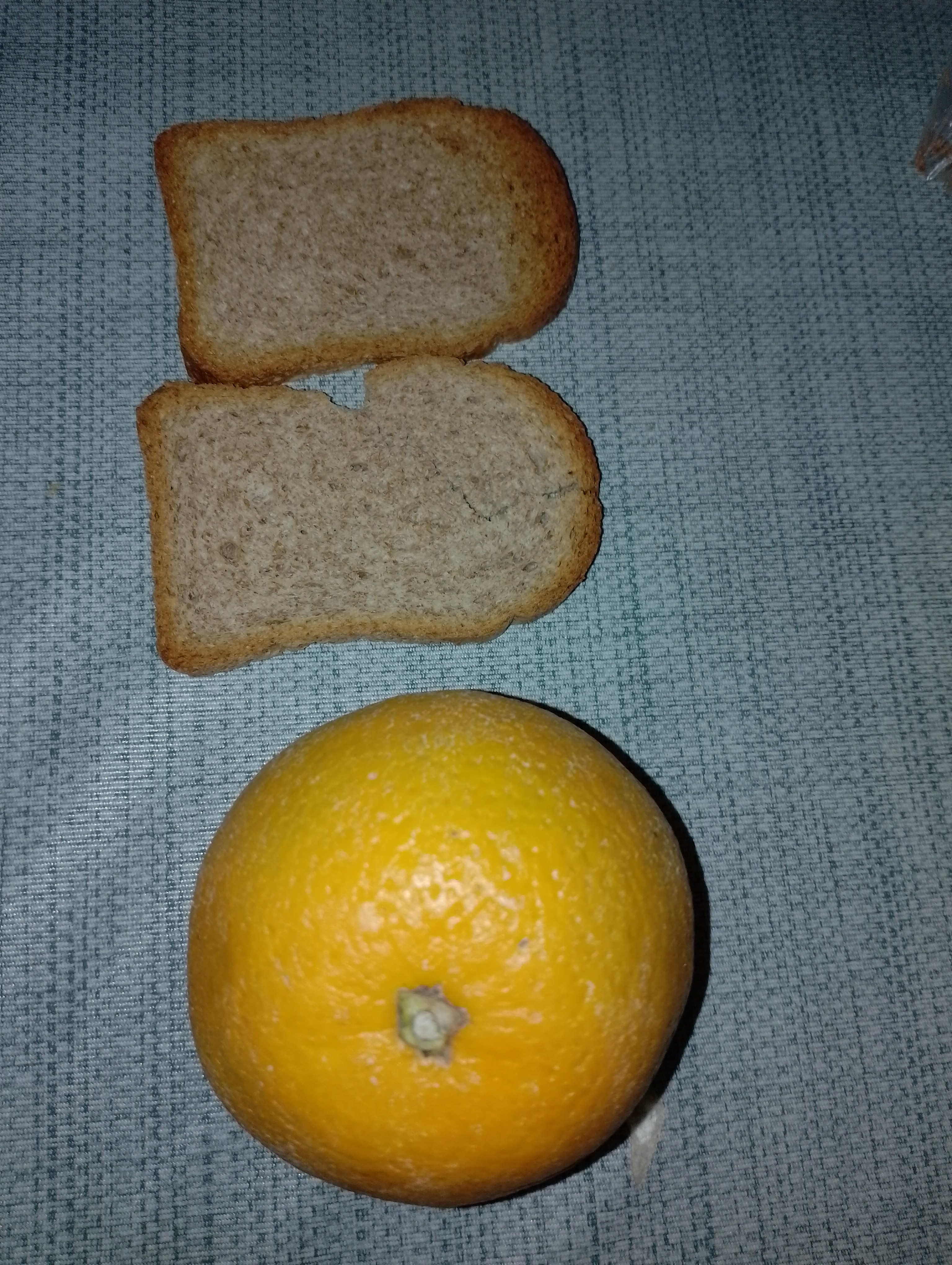 Pan integral y naranja