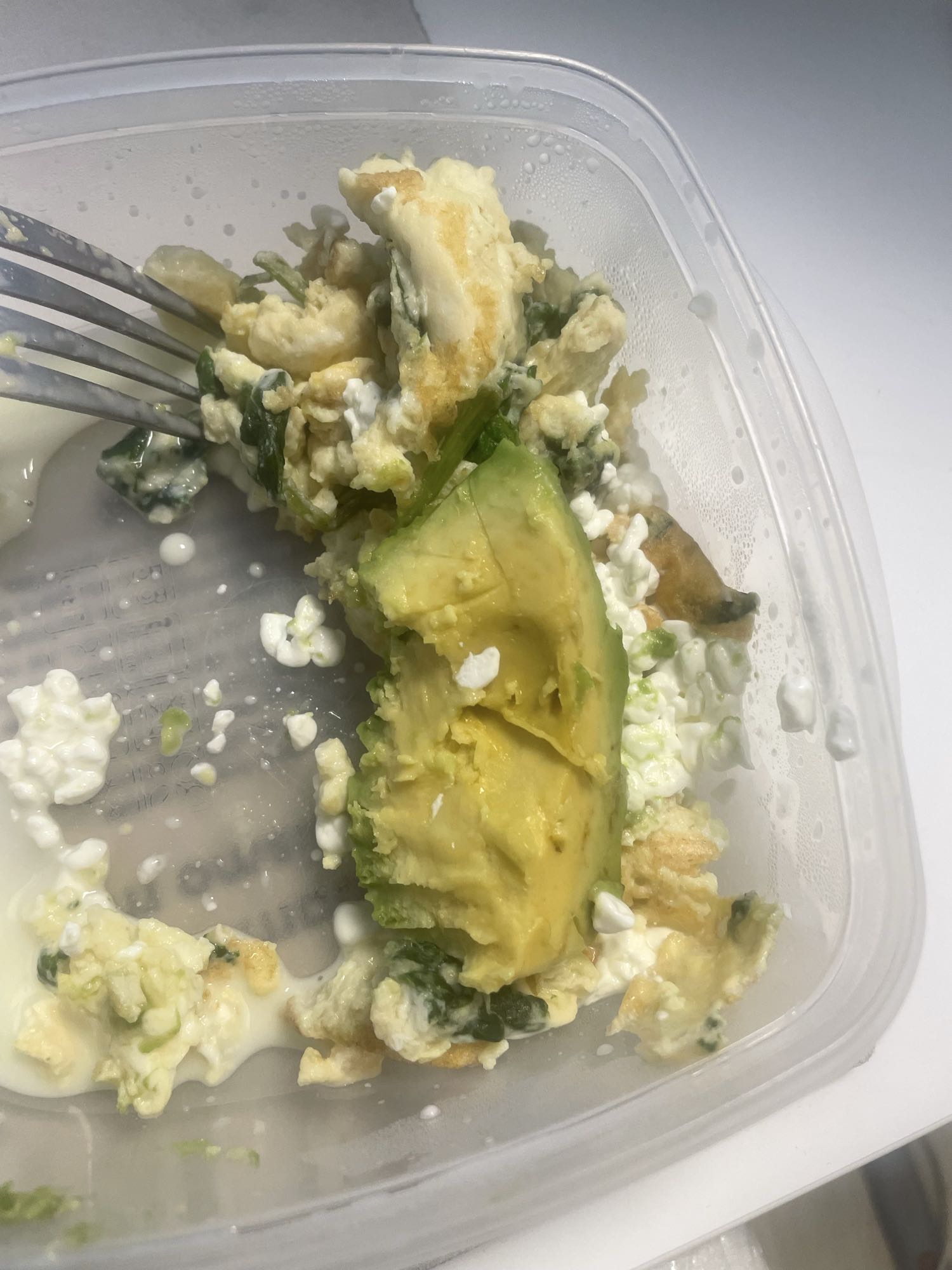 revuelto con aguacate