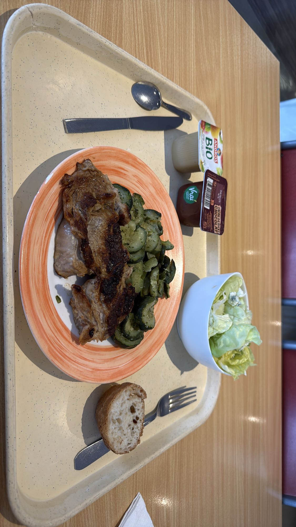 Déjeuner viande et légumes