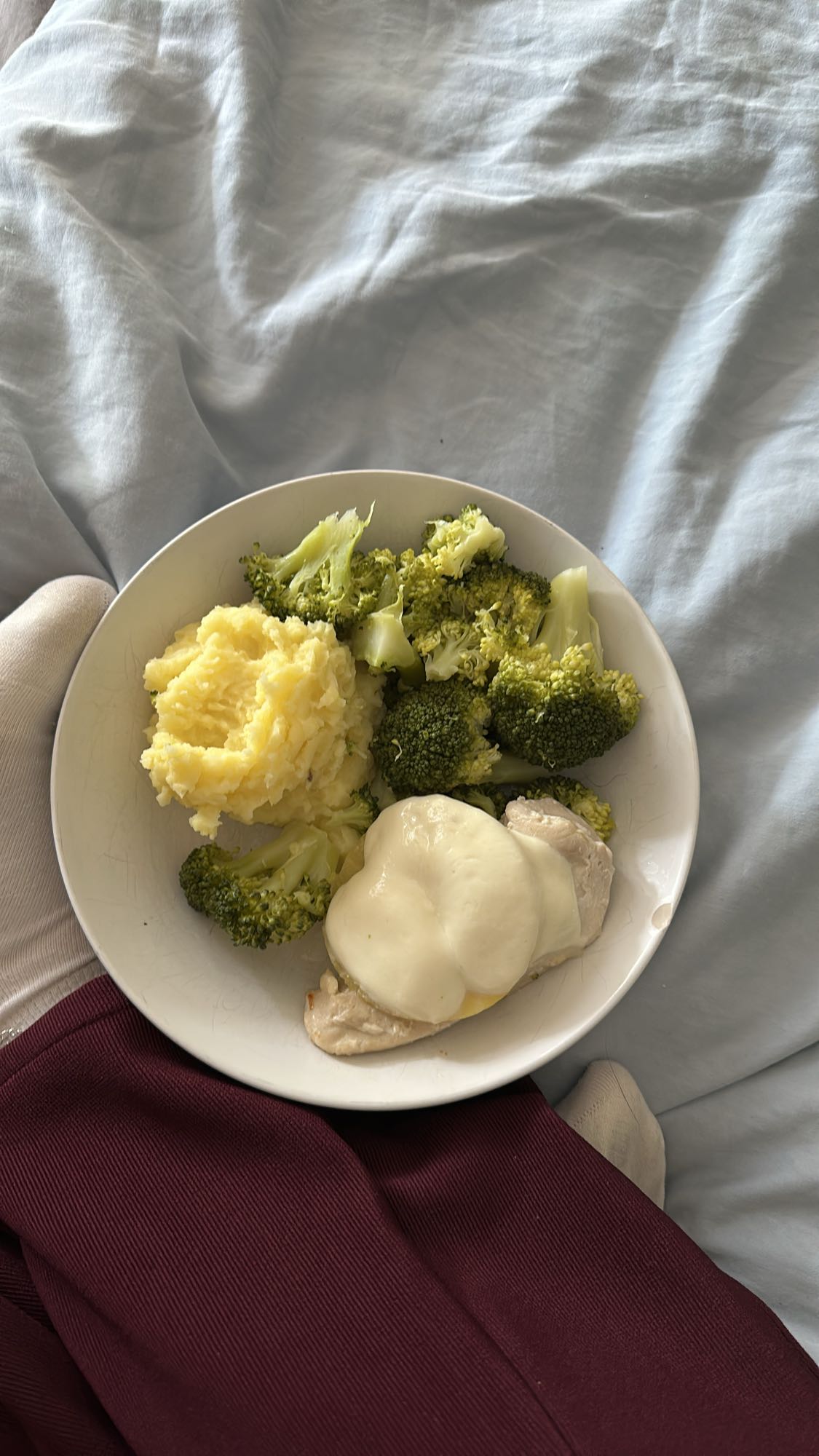 Kipfilet met puree en broccoli