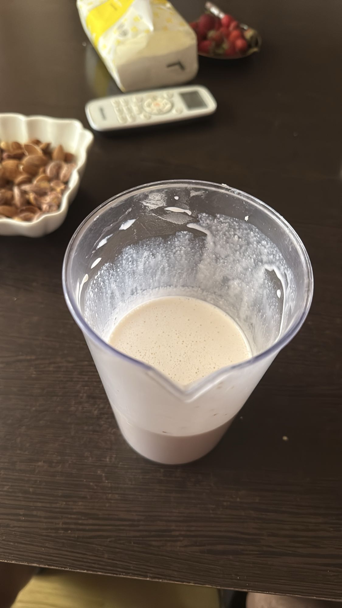 миндальное клубничное молоко