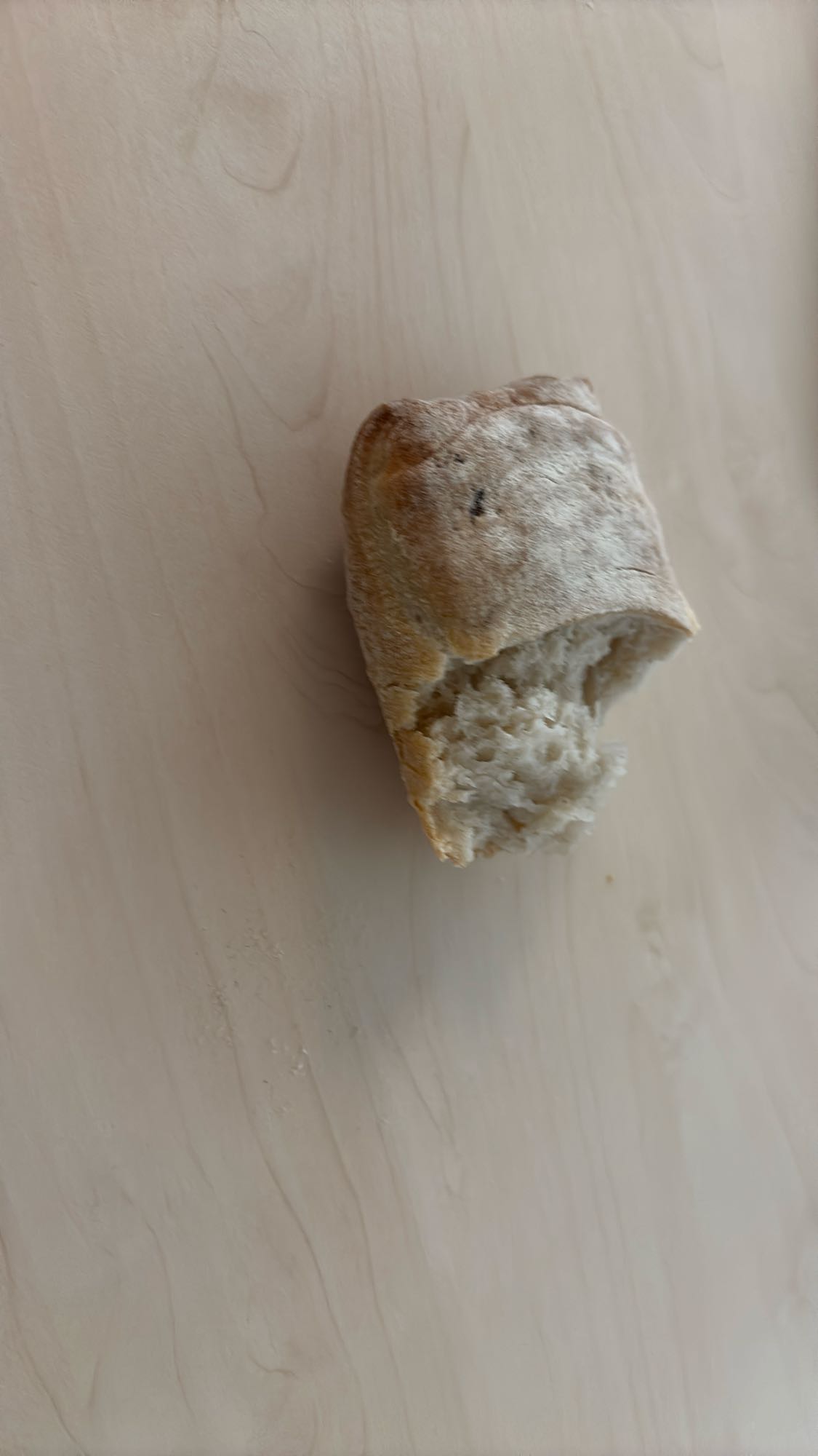 Morceau de pain blanc