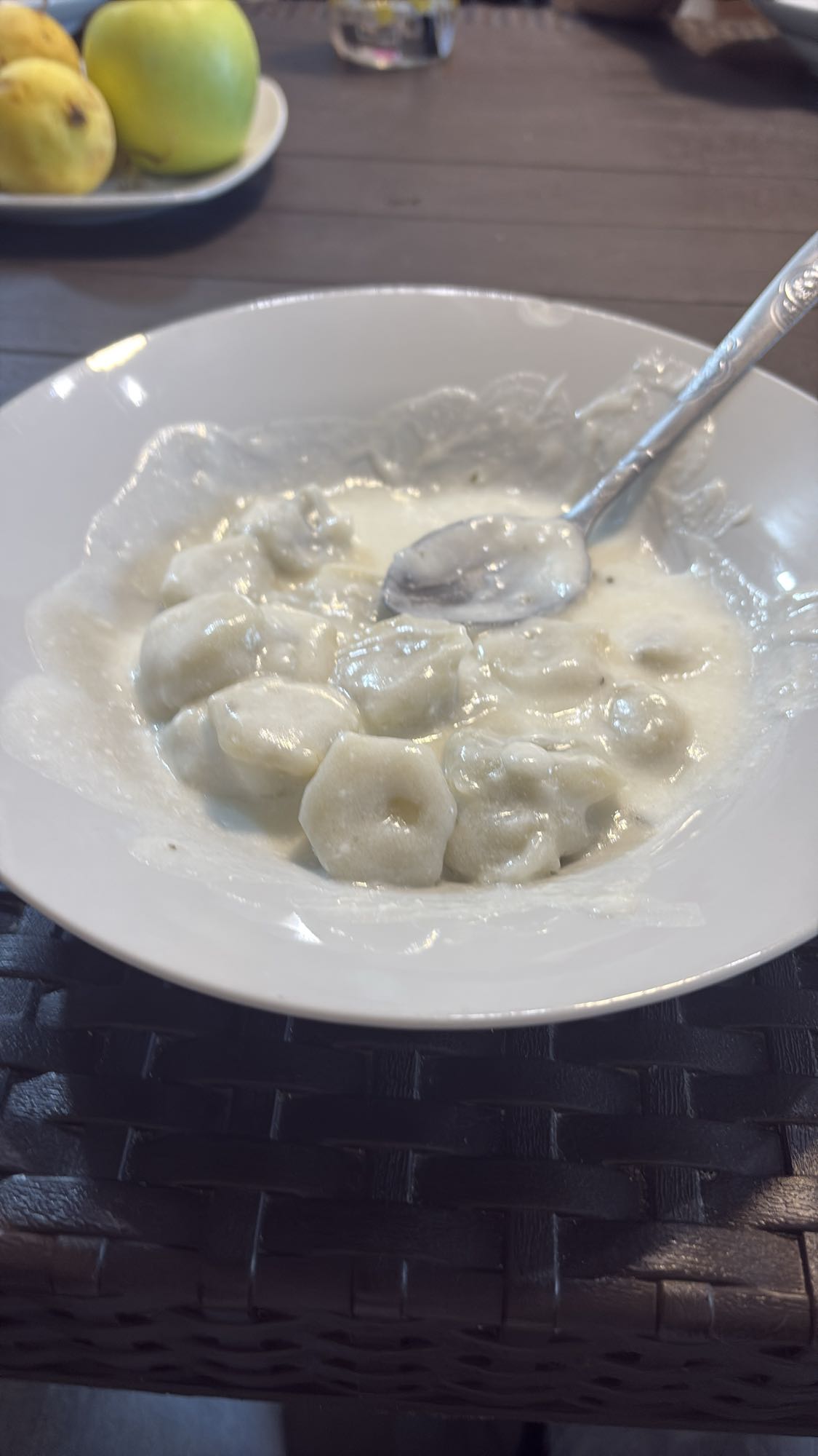 Dumplings in yogurt sauce