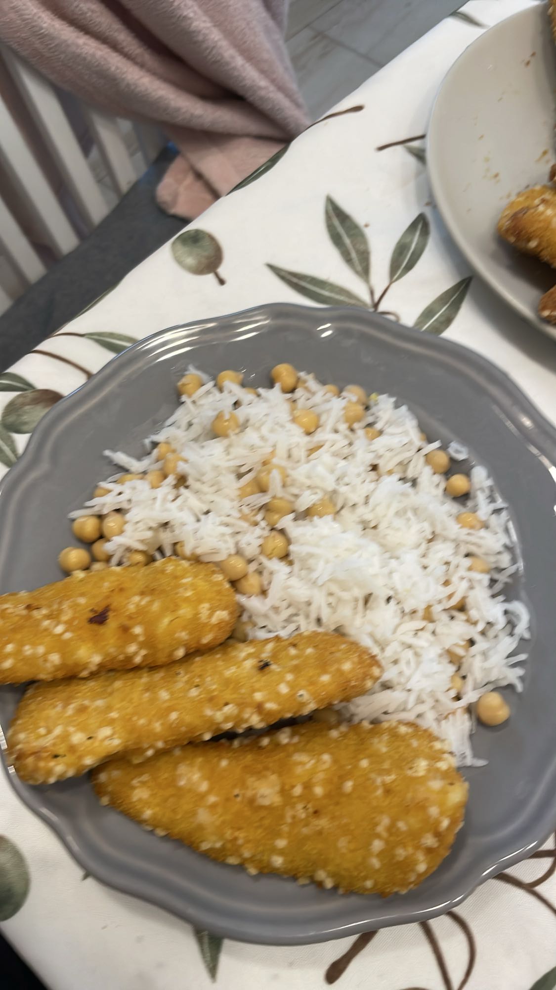 Orez cu năut și șnițel