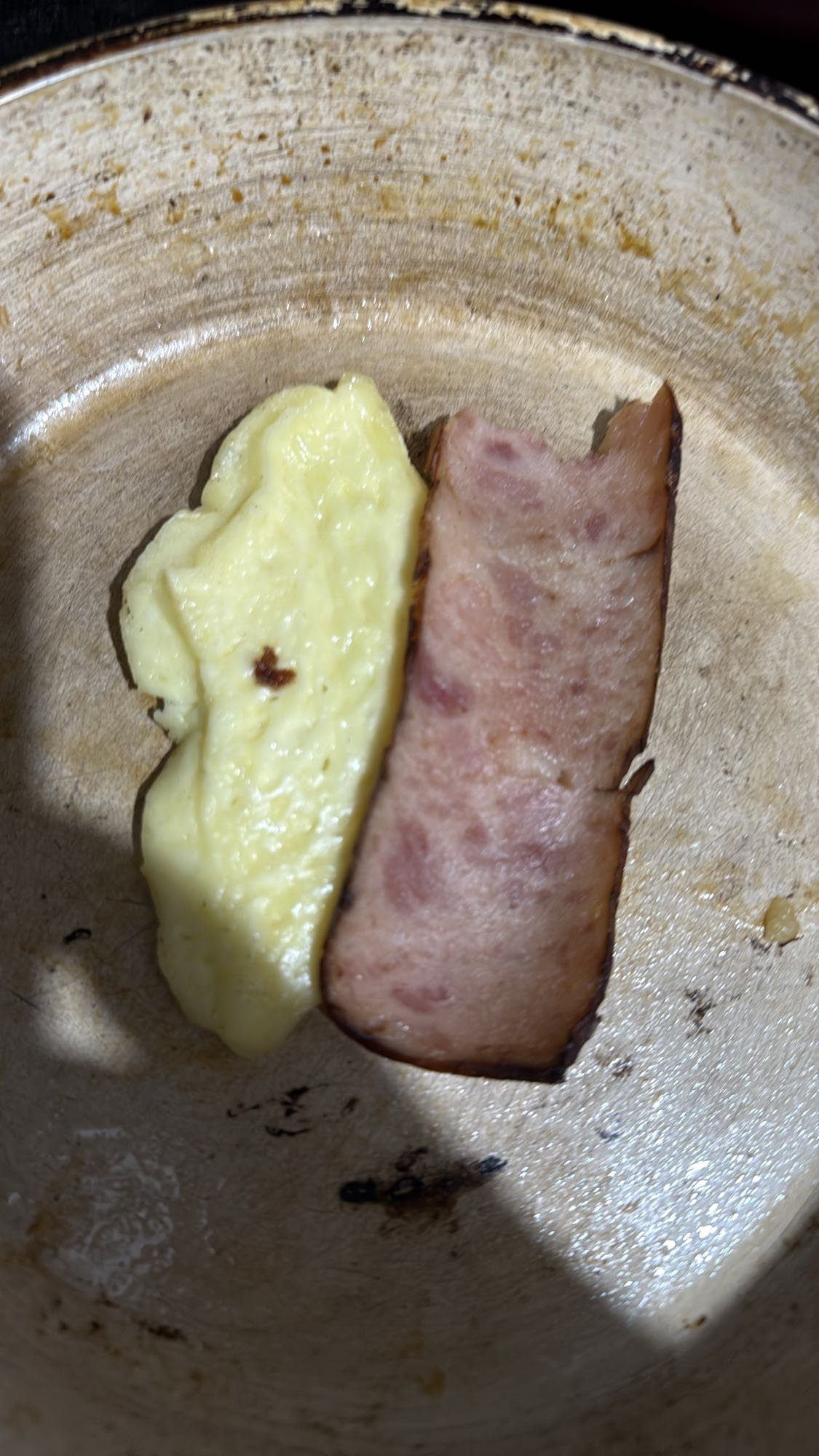 huevo y jamón sartén