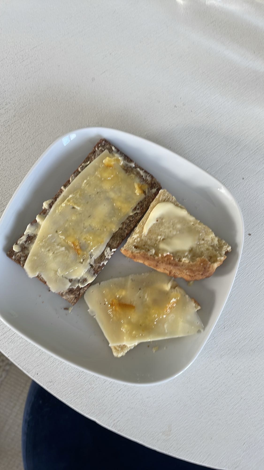 Ostsmörgåsar med marmelad