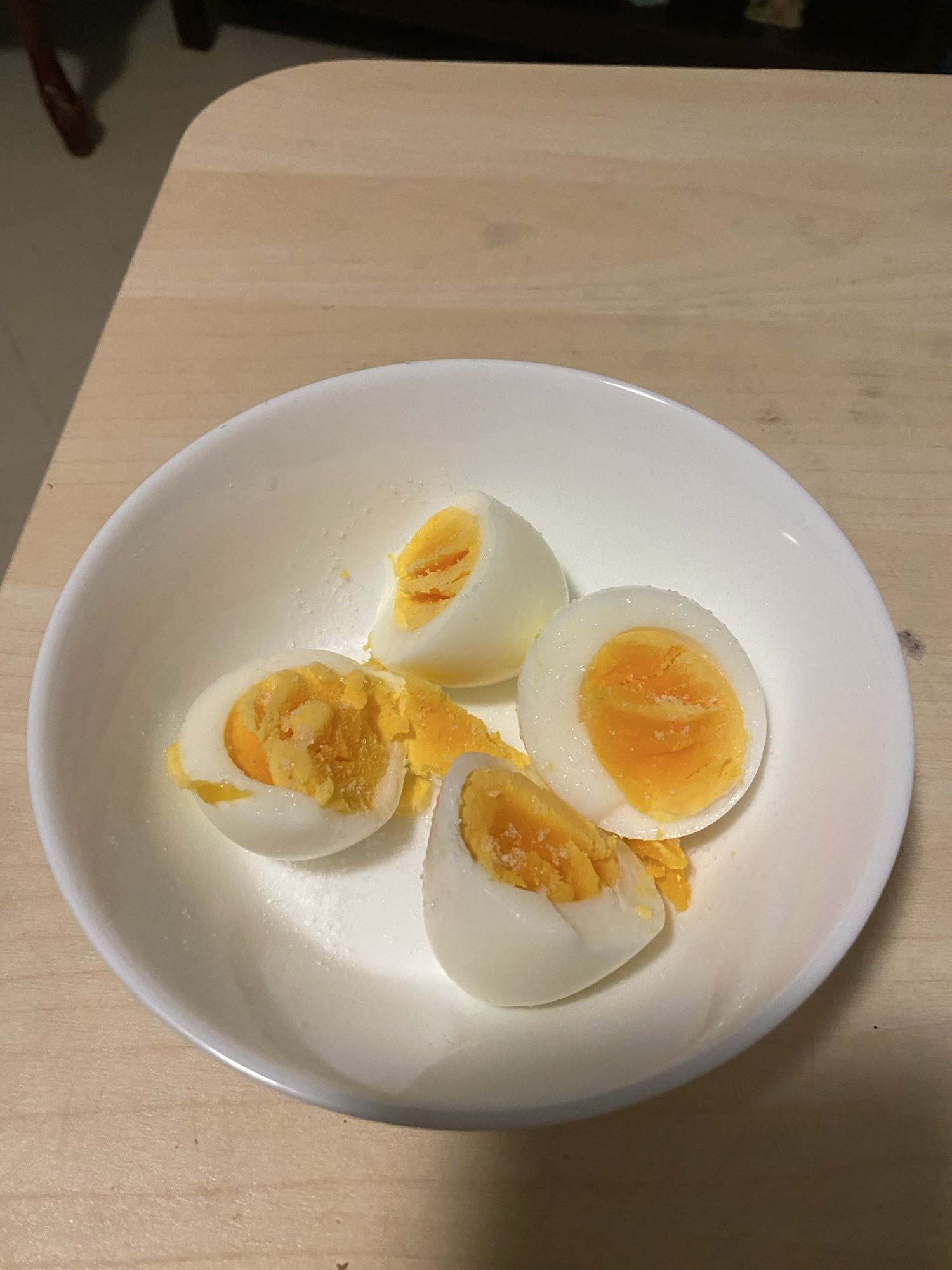 Huevos duros en rodajas