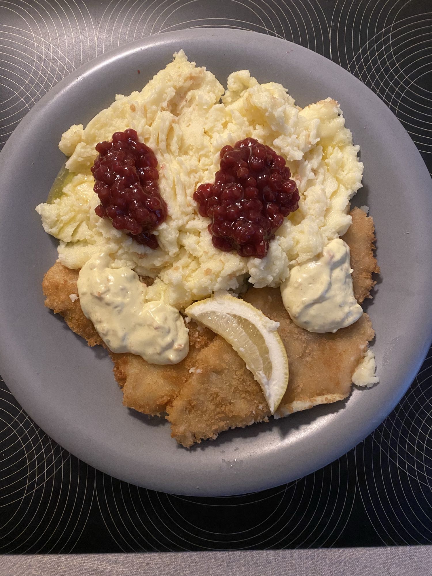 Fisk med mos och lingon