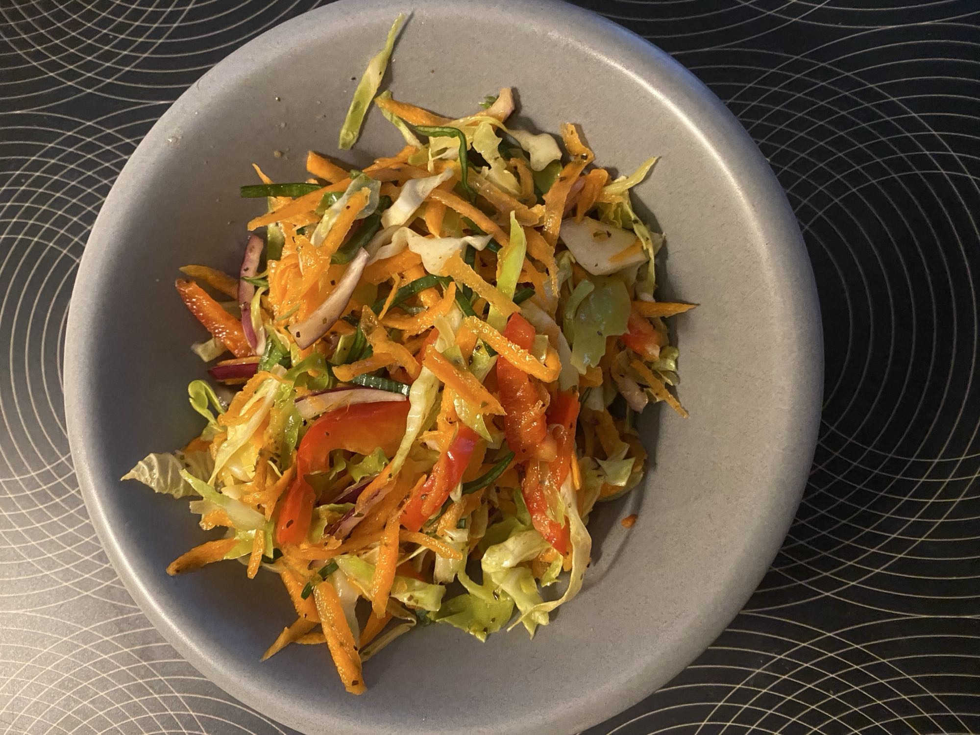 Färsk grönsakssallad