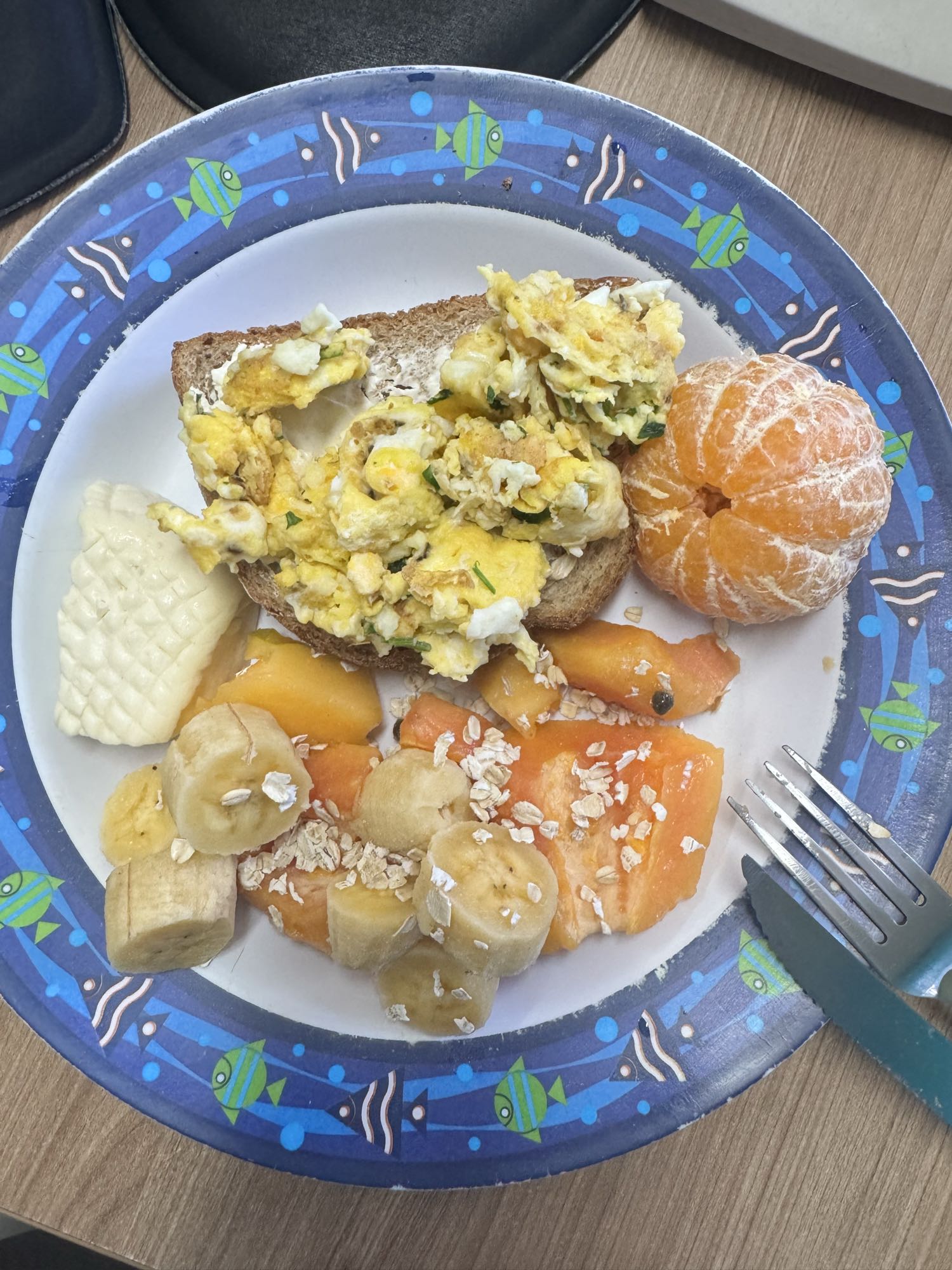 Café com frutas e ovos