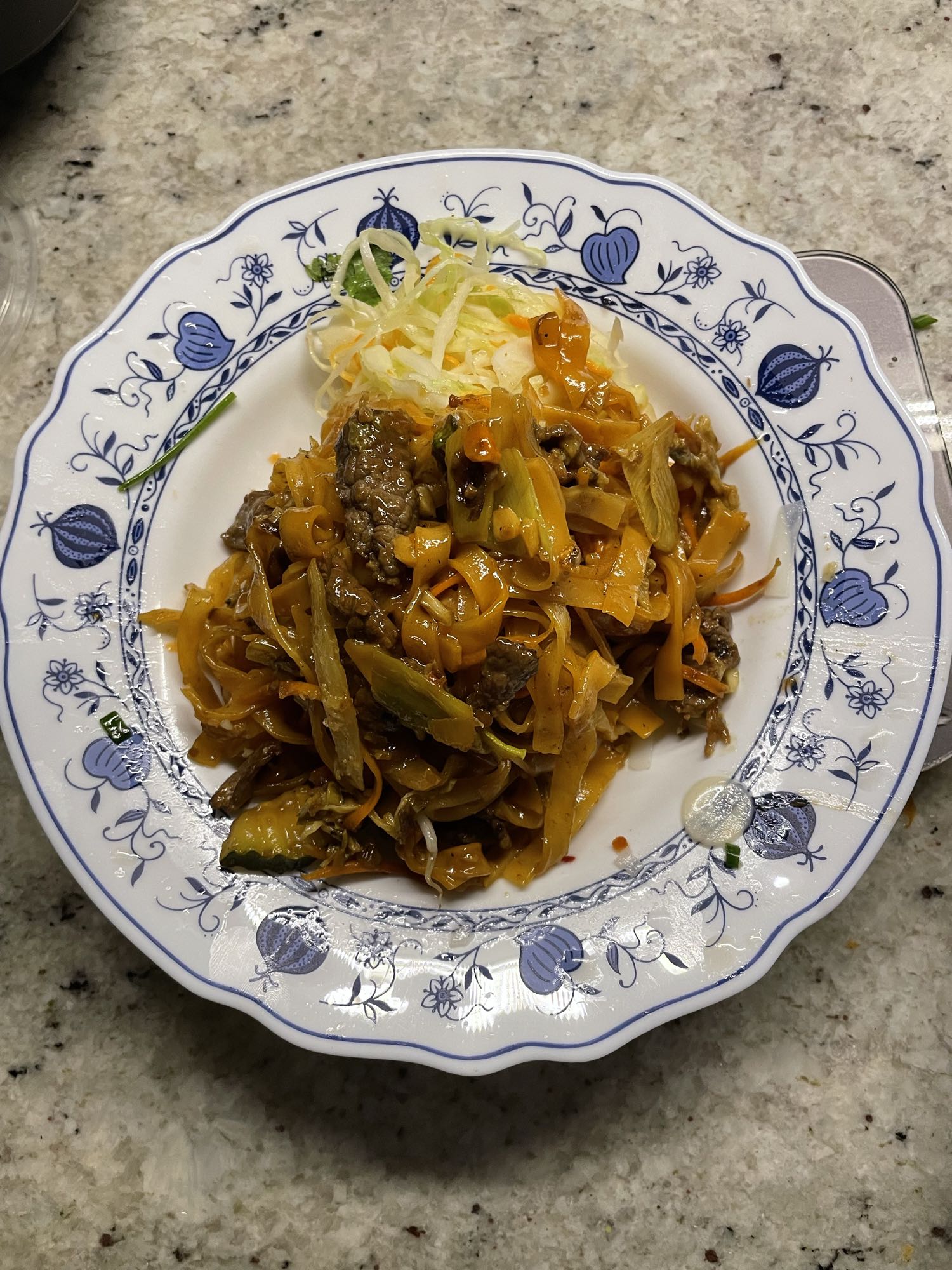 Wołowina z makaronem ryżowym