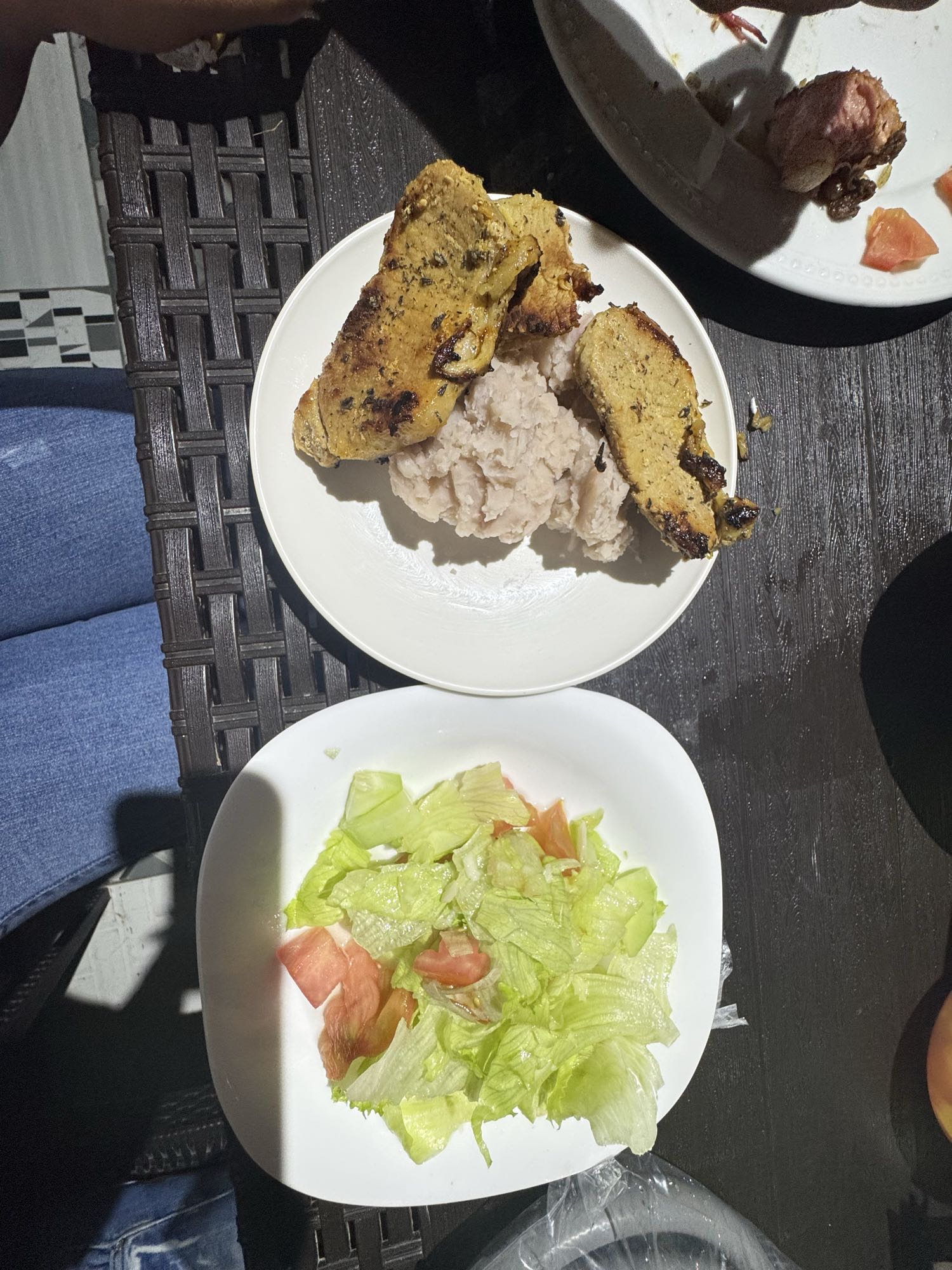 Pollo con puré y ensalada